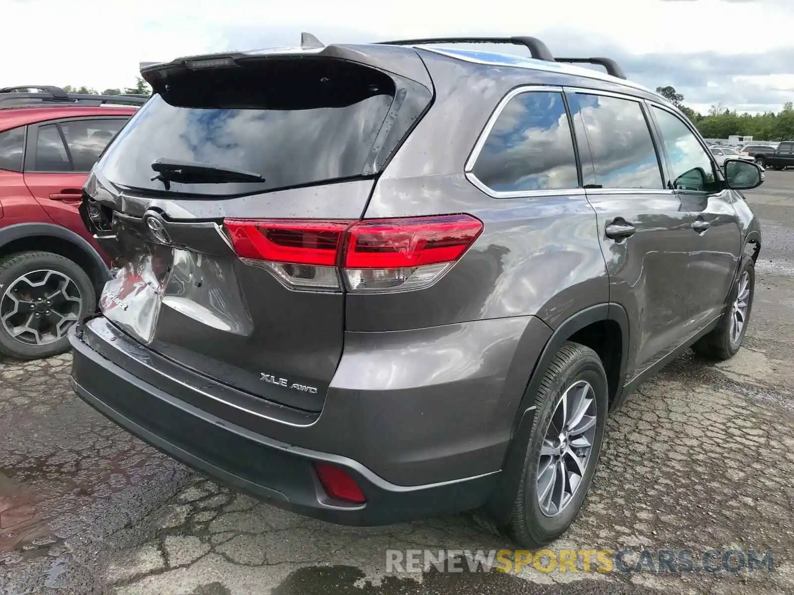 4 Photograph of a damaged car 5TDJZRFH3KS921964 TOYOTA HIGHLANDER 2019