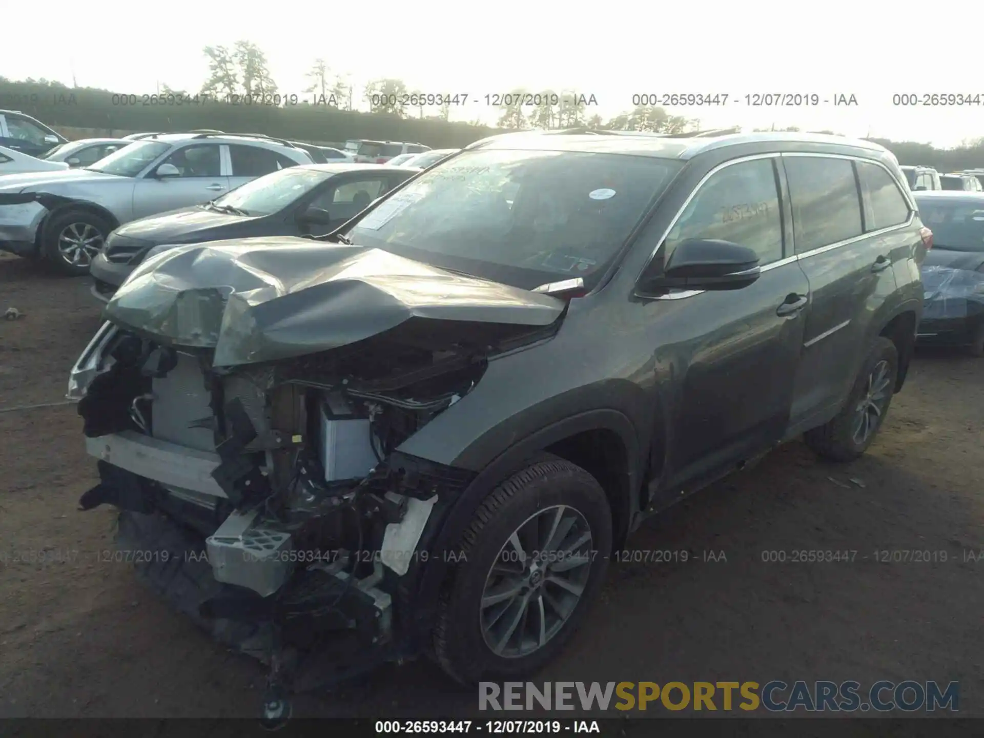 2 Photograph of a damaged car 5TDJZRFH3KS924055 TOYOTA HIGHLANDER 2019