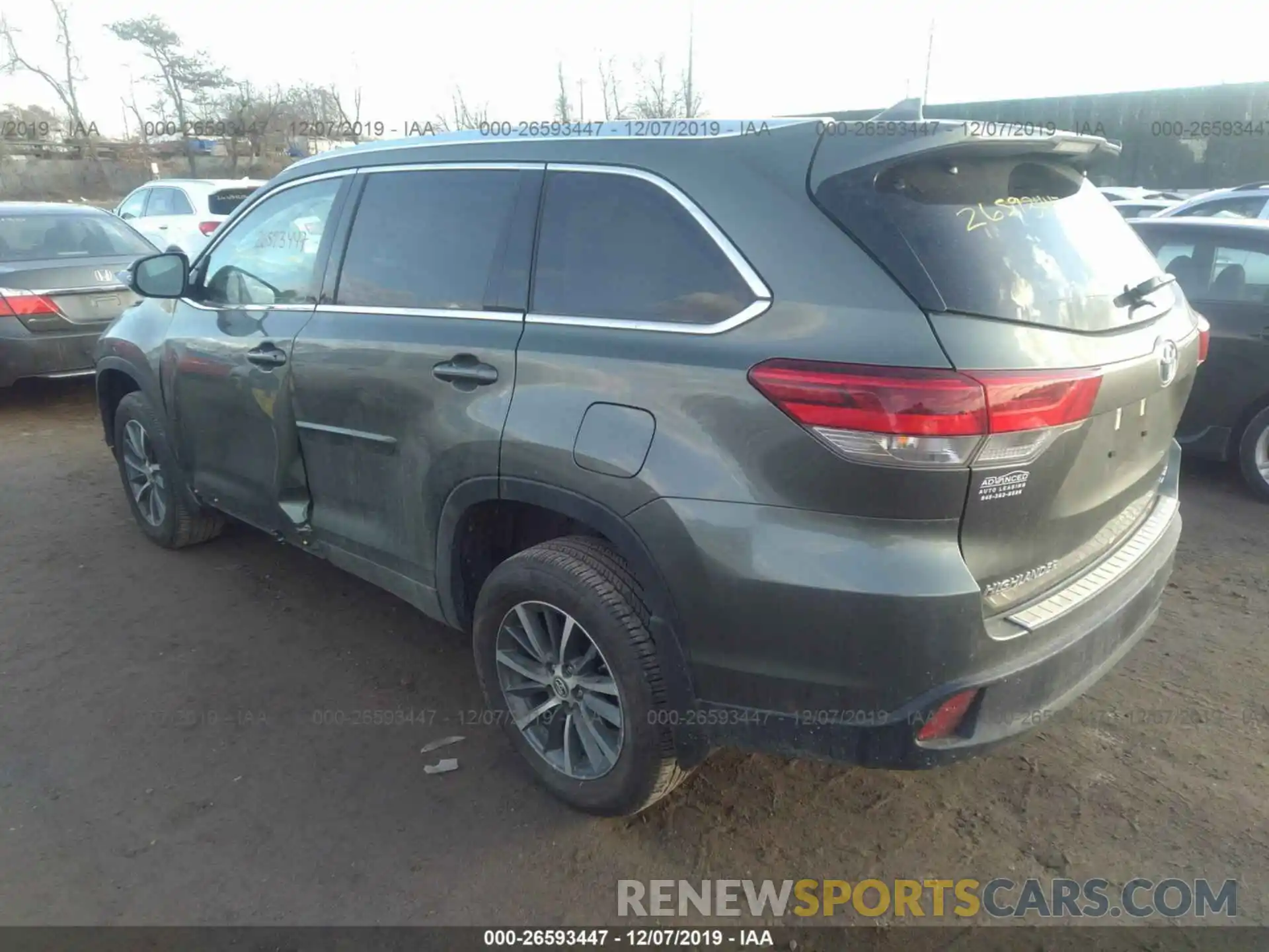 3 Photograph of a damaged car 5TDJZRFH3KS924055 TOYOTA HIGHLANDER 2019