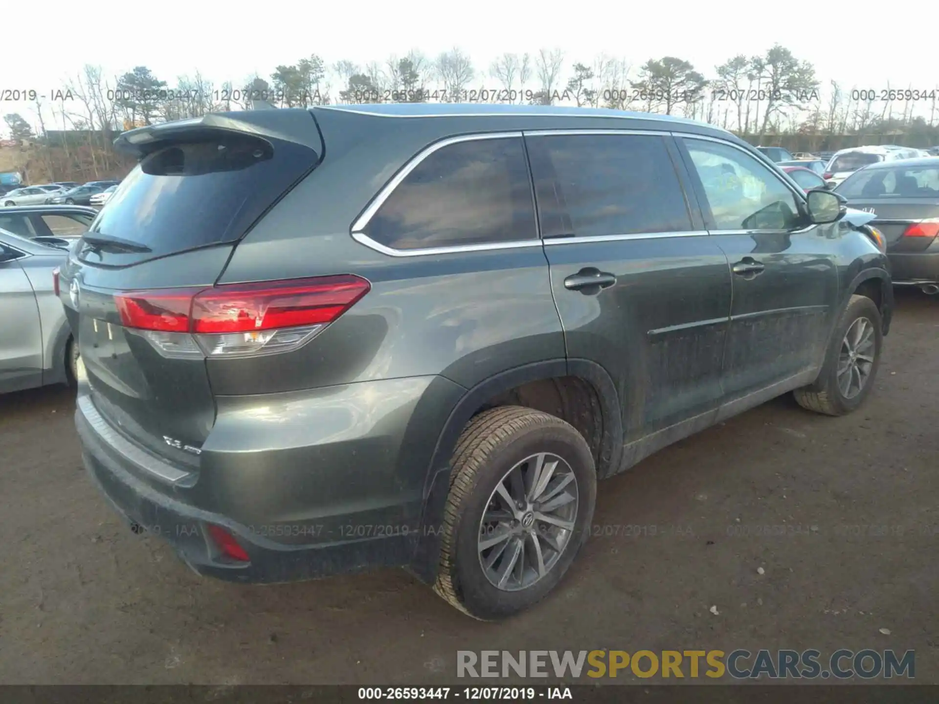 4 Photograph of a damaged car 5TDJZRFH3KS924055 TOYOTA HIGHLANDER 2019