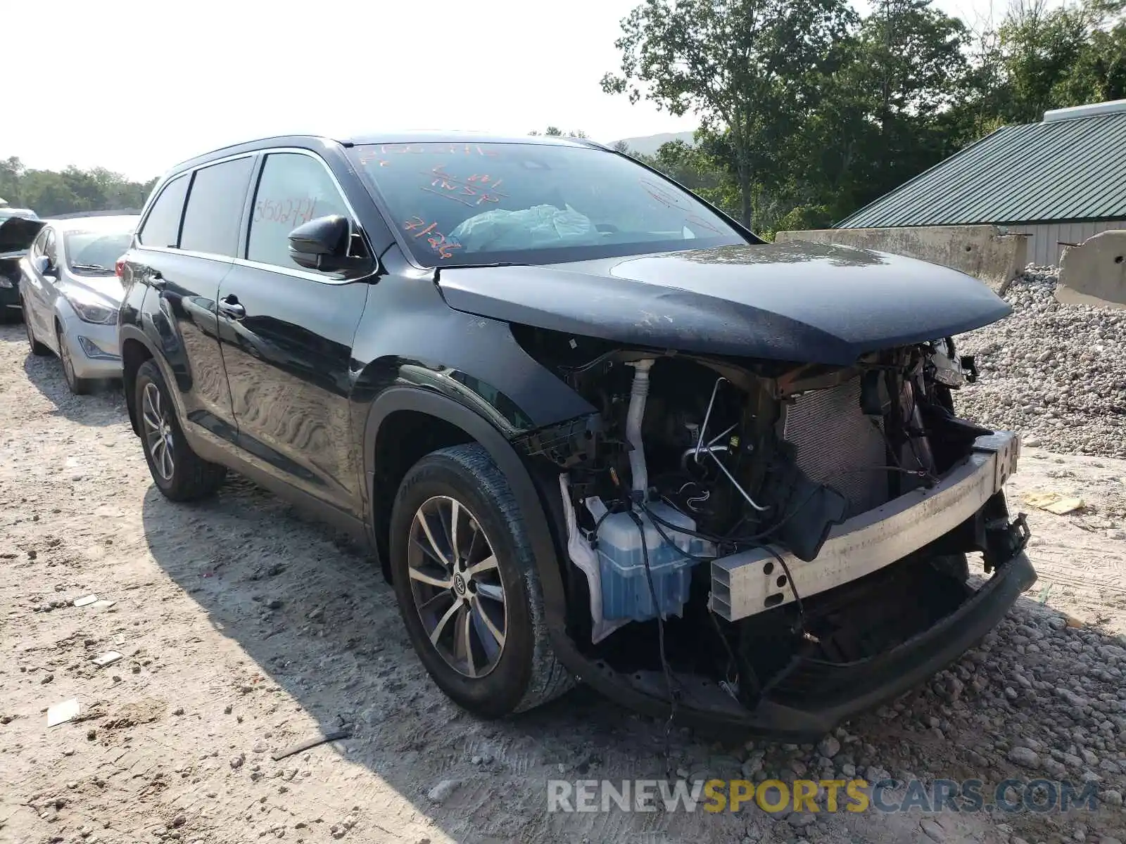 1 Photograph of a damaged car 5TDJZRFH3KS925089 TOYOTA HIGHLANDER 2019