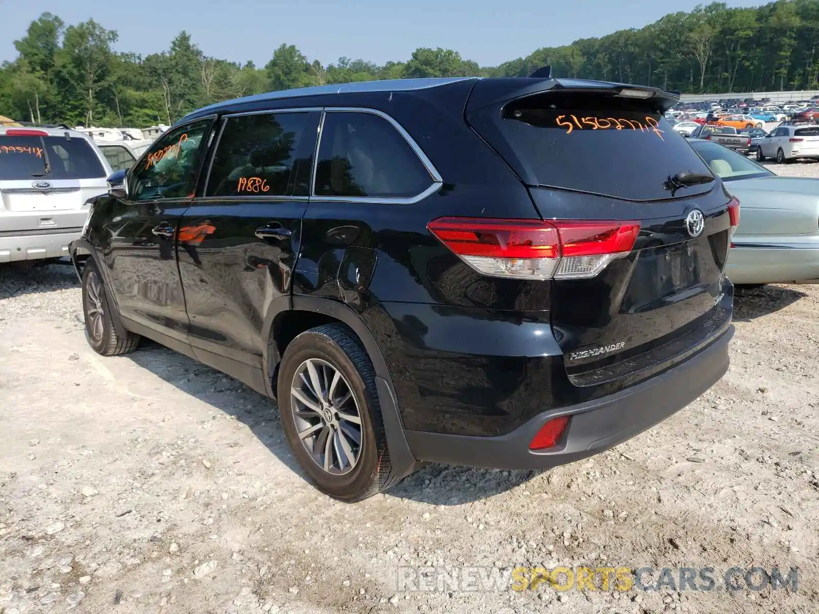 3 Photograph of a damaged car 5TDJZRFH3KS925089 TOYOTA HIGHLANDER 2019