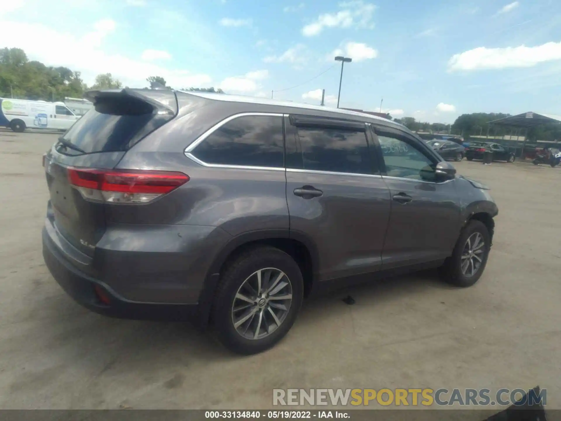 4 Photograph of a damaged car 5TDJZRFH3KS926324 TOYOTA HIGHLANDER 2019