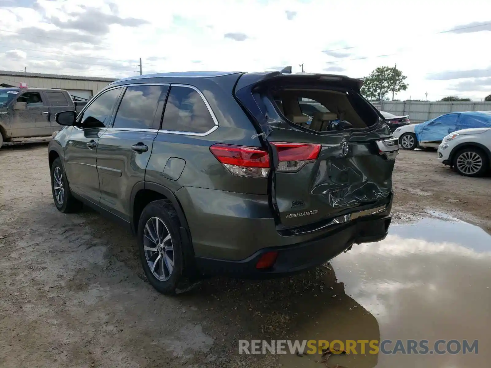 3 Photograph of a damaged car 5TDJZRFH3KS926842 TOYOTA HIGHLANDER 2019