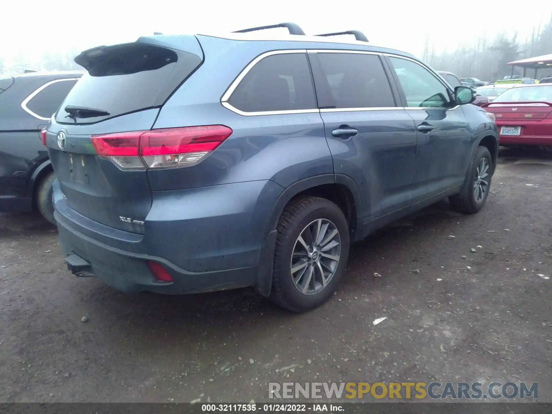 4 Photograph of a damaged car 5TDJZRFH3KS928283 TOYOTA HIGHLANDER 2019