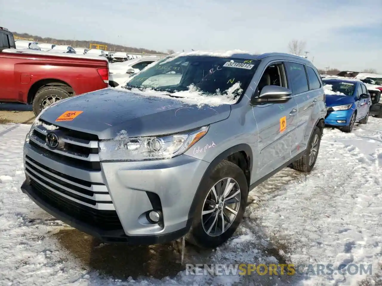 2 Photograph of a damaged car 5TDJZRFH3KS930292 TOYOTA HIGHLANDER 2019