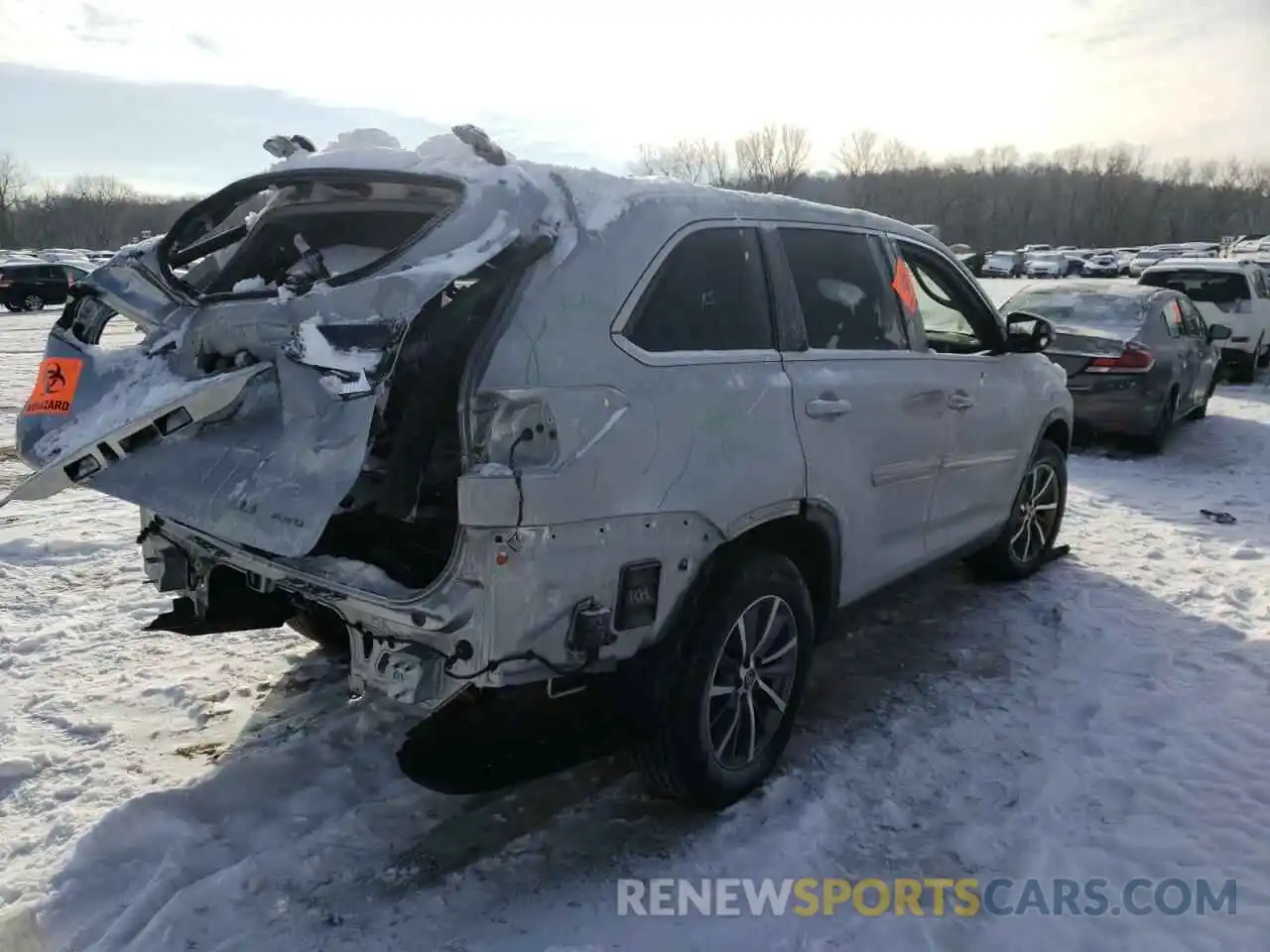 4 Photograph of a damaged car 5TDJZRFH3KS930292 TOYOTA HIGHLANDER 2019