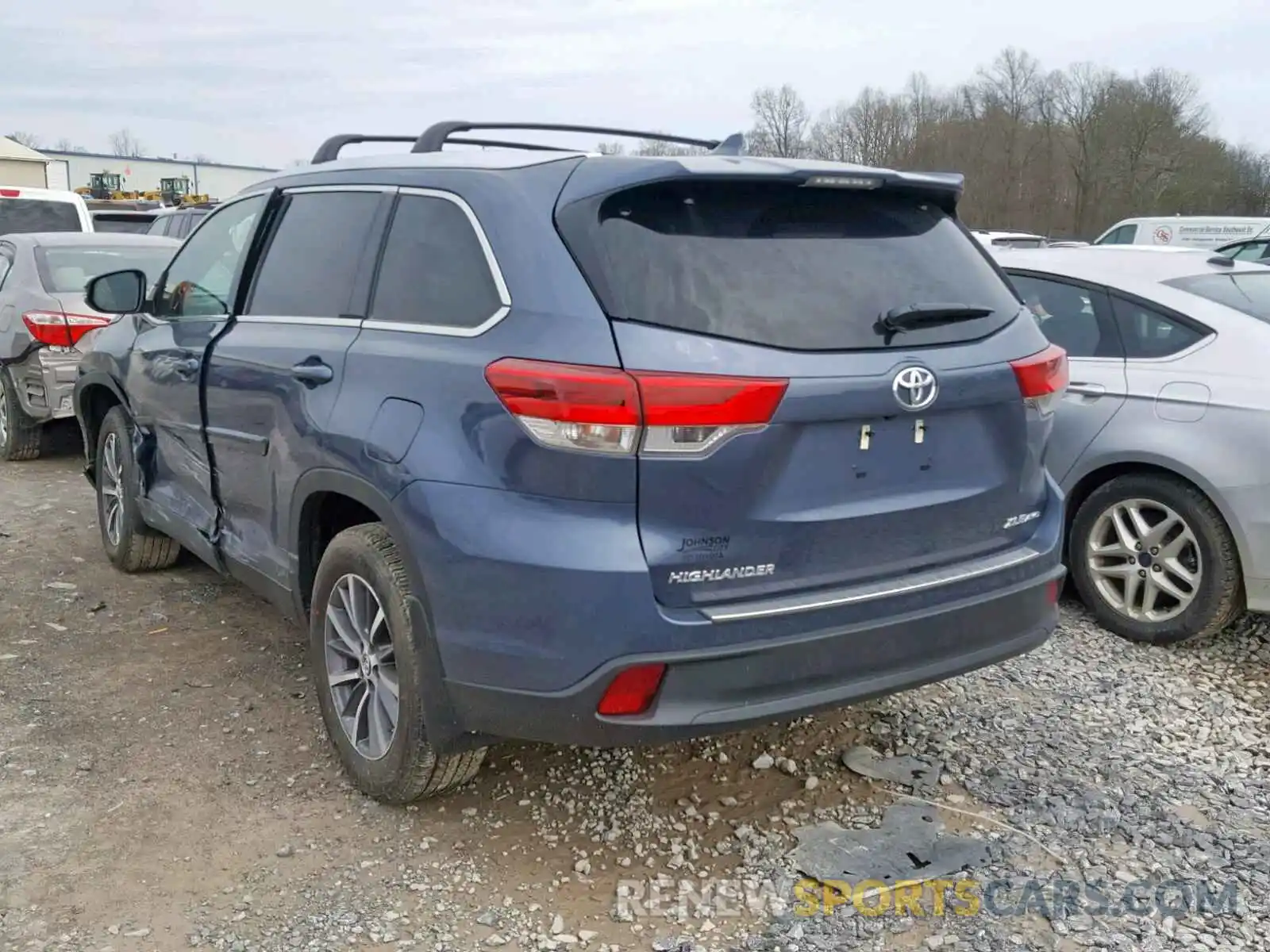 3 Photograph of a damaged car 5TDJZRFH3KS930504 TOYOTA HIGHLANDER 2019