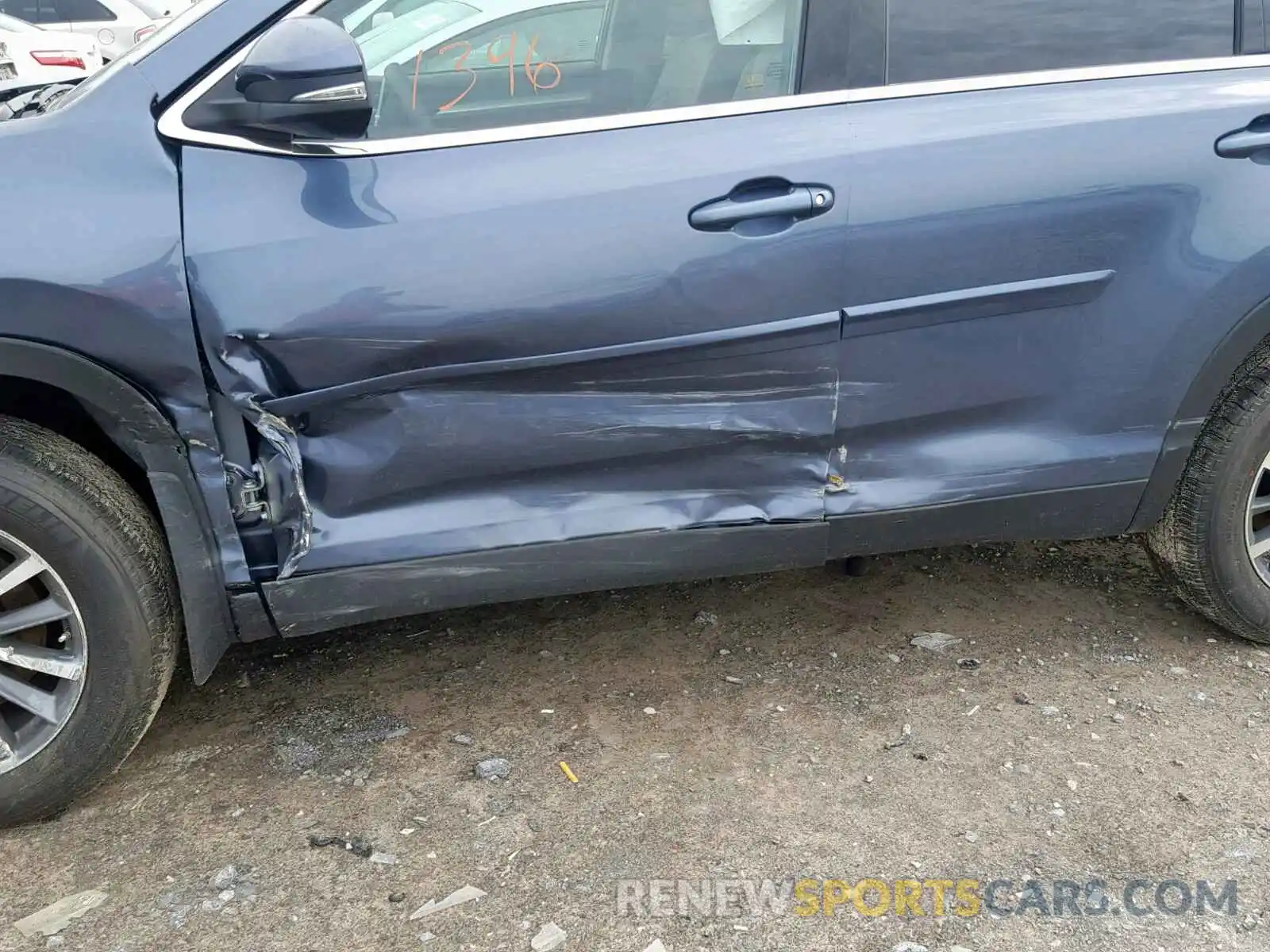 9 Photograph of a damaged car 5TDJZRFH3KS930504 TOYOTA HIGHLANDER 2019