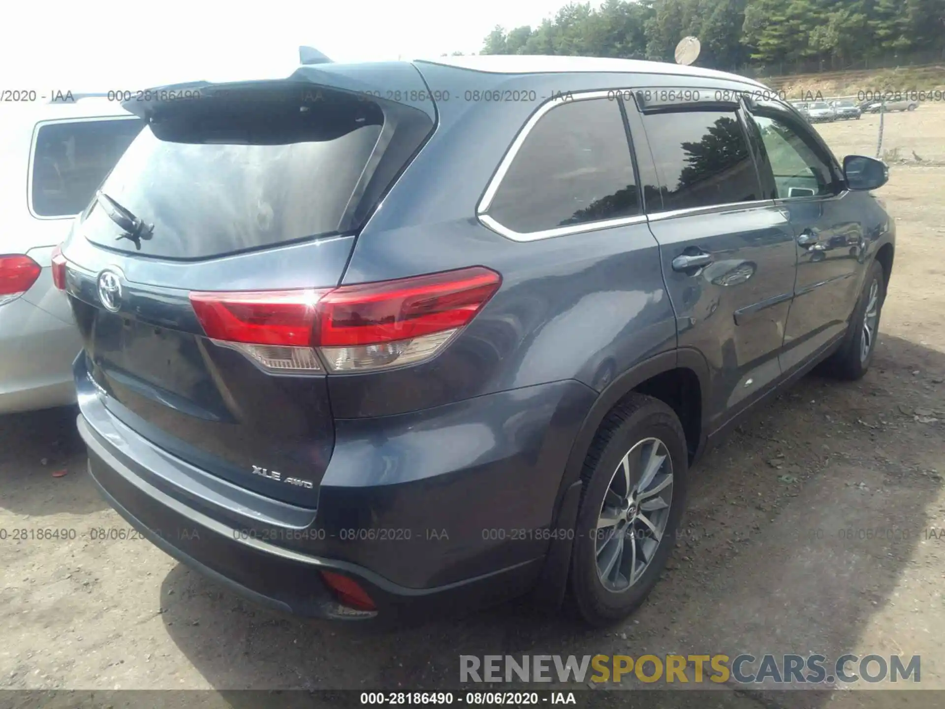 4 Photograph of a damaged car 5TDJZRFH3KS937260 TOYOTA HIGHLANDER 2019