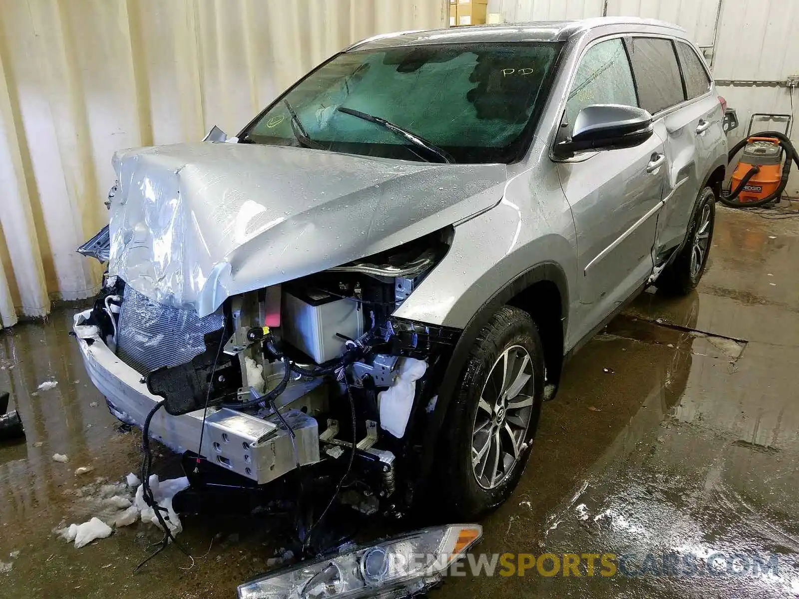 2 Photograph of a damaged car 5TDJZRFH3KS937646 TOYOTA HIGHLANDER 2019