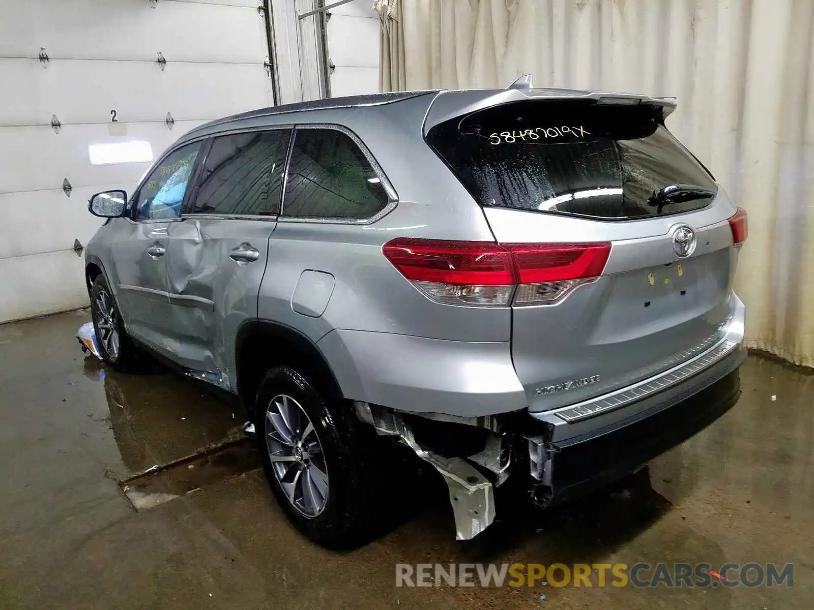 3 Photograph of a damaged car 5TDJZRFH3KS937646 TOYOTA HIGHLANDER 2019