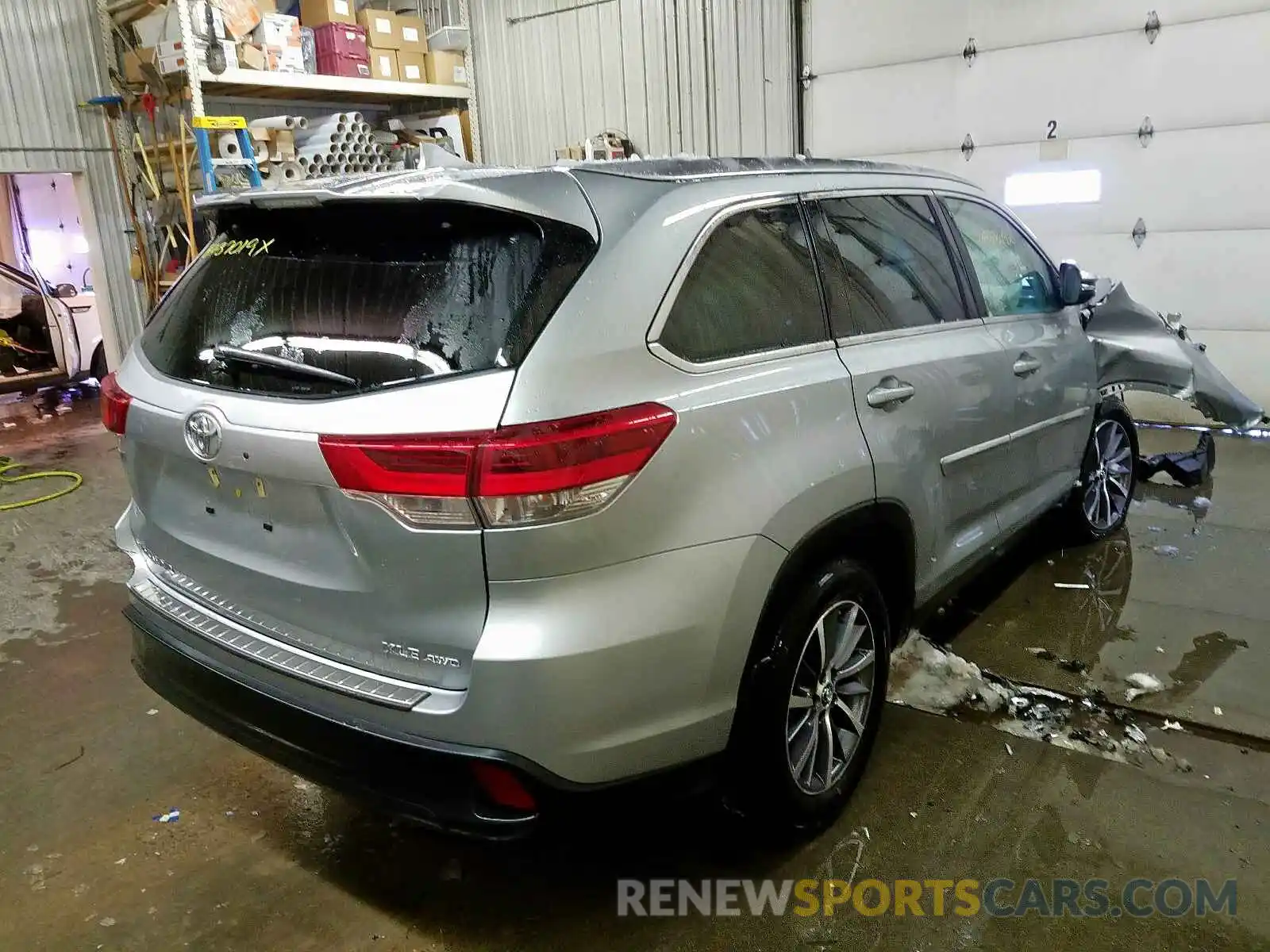 4 Photograph of a damaged car 5TDJZRFH3KS937646 TOYOTA HIGHLANDER 2019