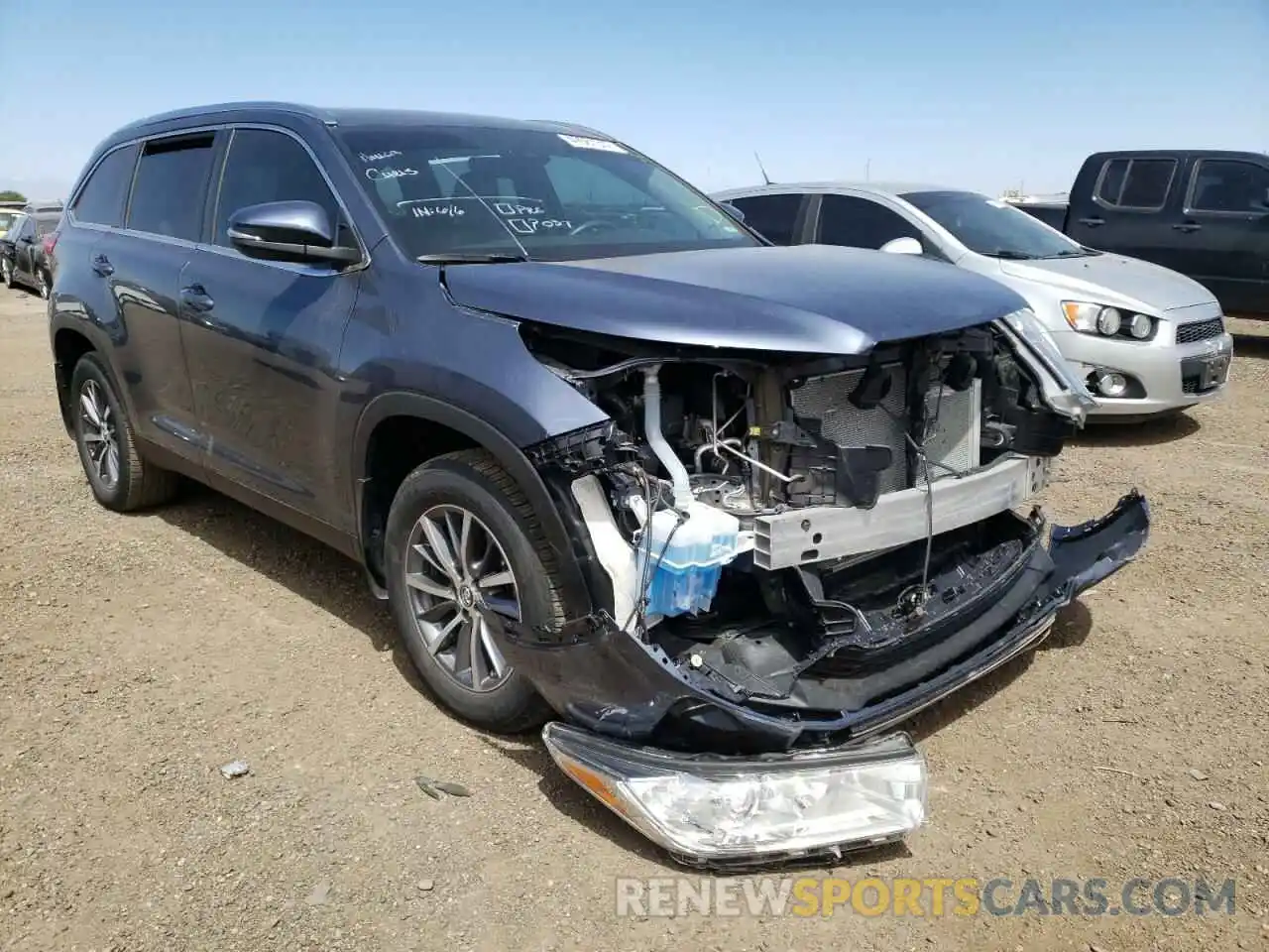 1 Photograph of a damaged car 5TDJZRFH3KS940885 TOYOTA HIGHLANDER 2019