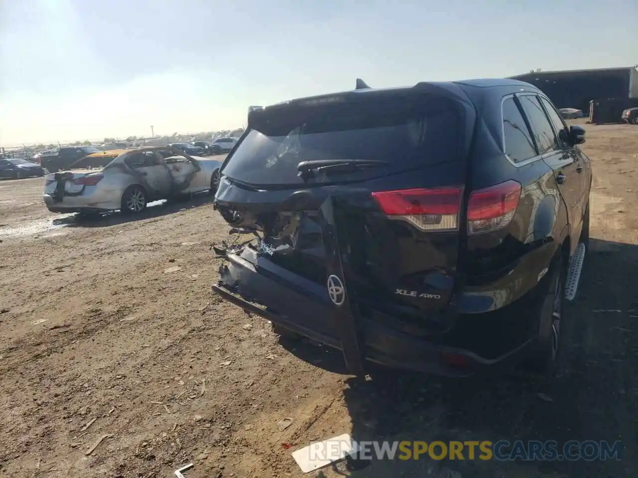 4 Фотография поврежденного автомобиля 5TDJZRFH3KS949313 TOYOTA HIGHLANDER 2019