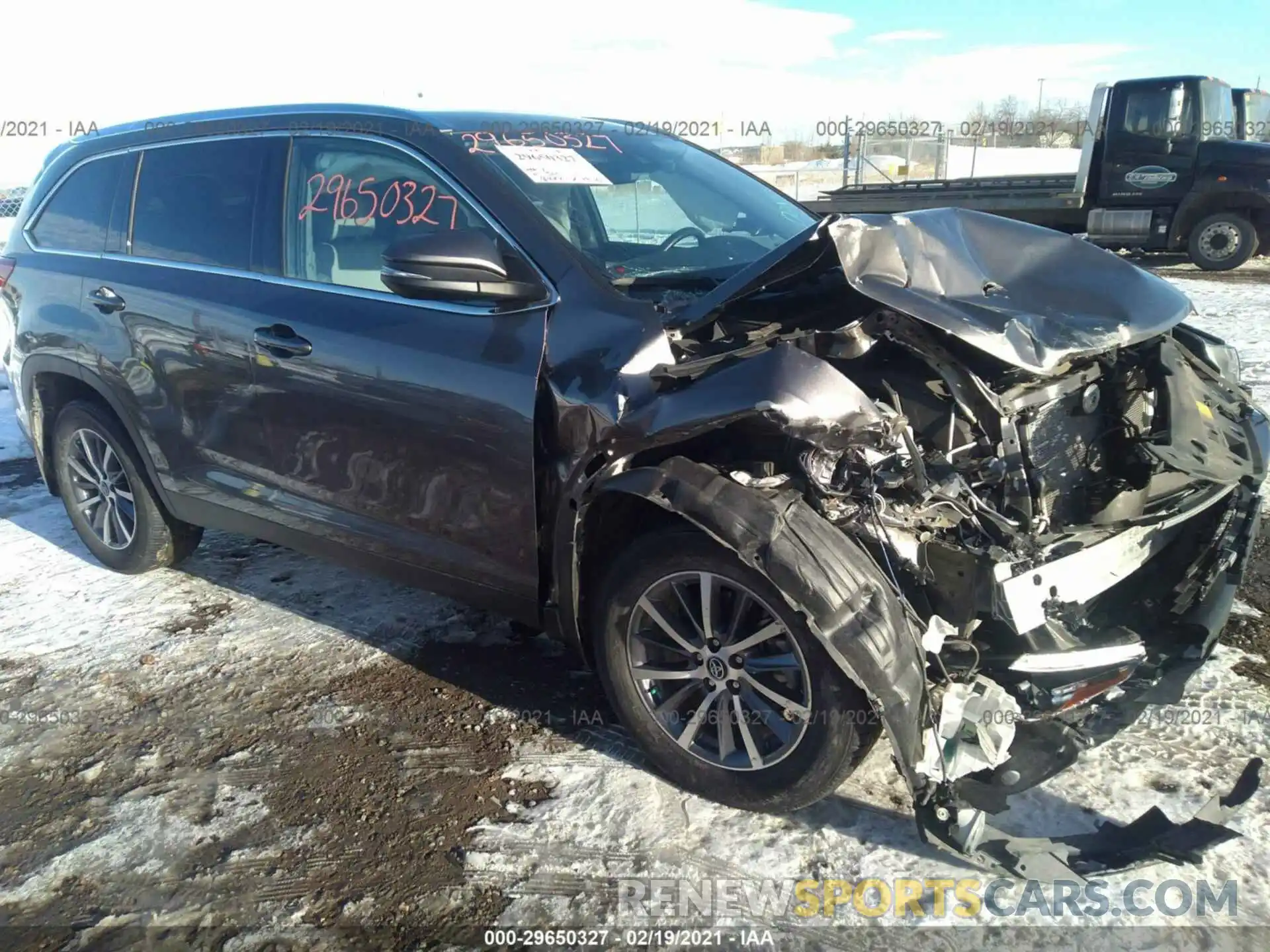 1 Photograph of a damaged car 5TDJZRFH3KS949991 TOYOTA HIGHLANDER 2019