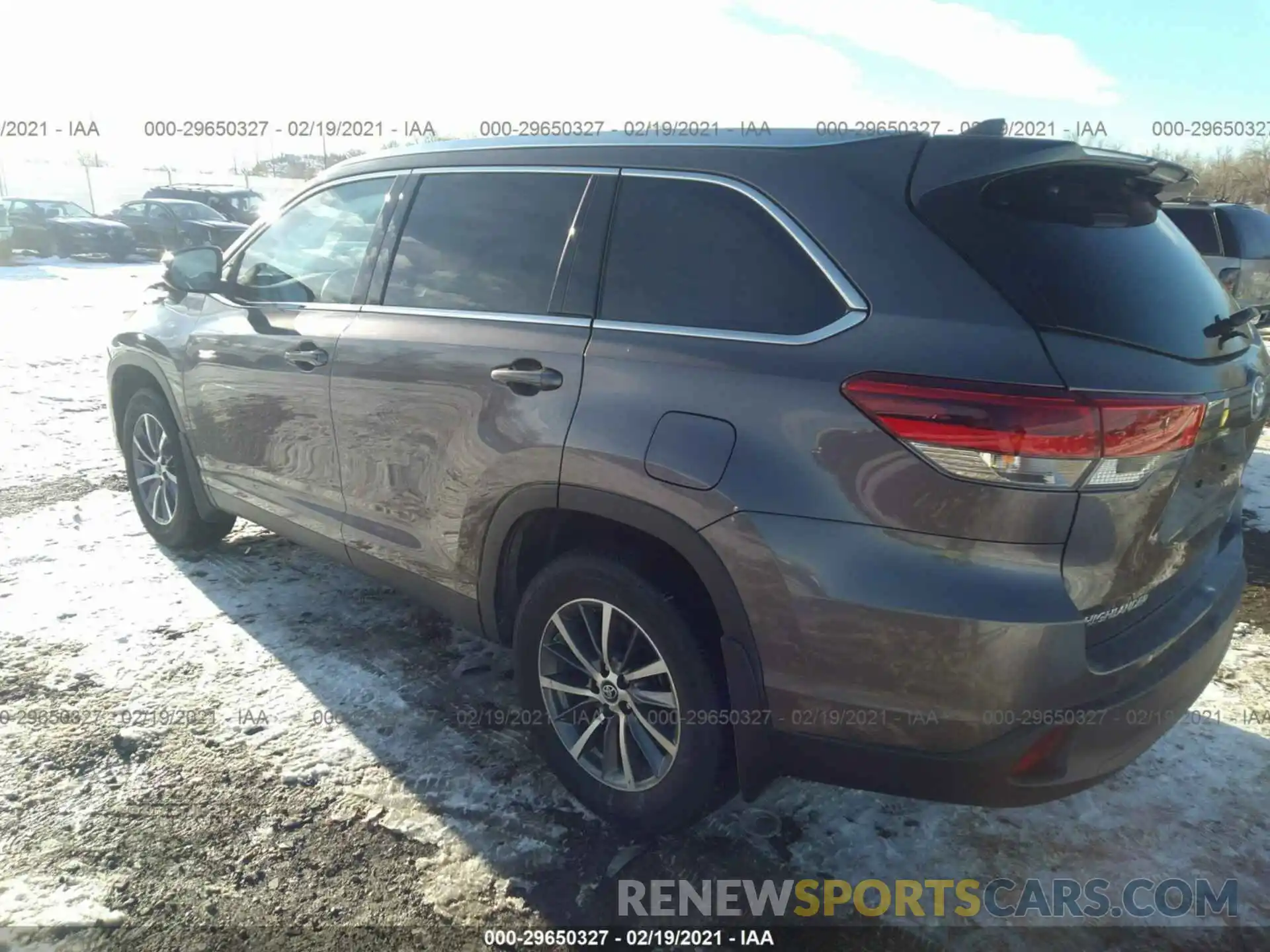 3 Фотография поврежденного автомобиля 5TDJZRFH3KS949991 TOYOTA HIGHLANDER 2019