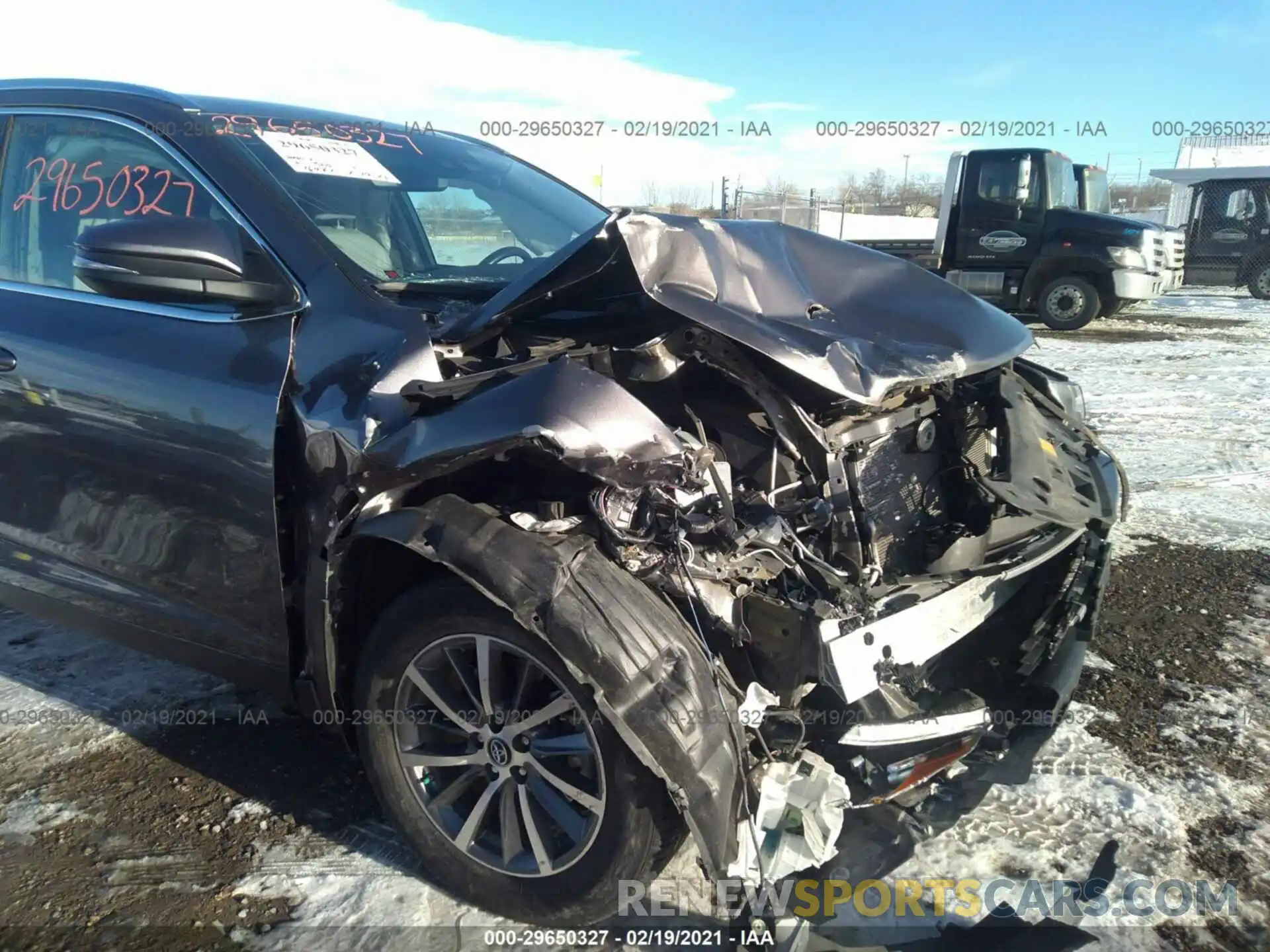 6 Photograph of a damaged car 5TDJZRFH3KS949991 TOYOTA HIGHLANDER 2019