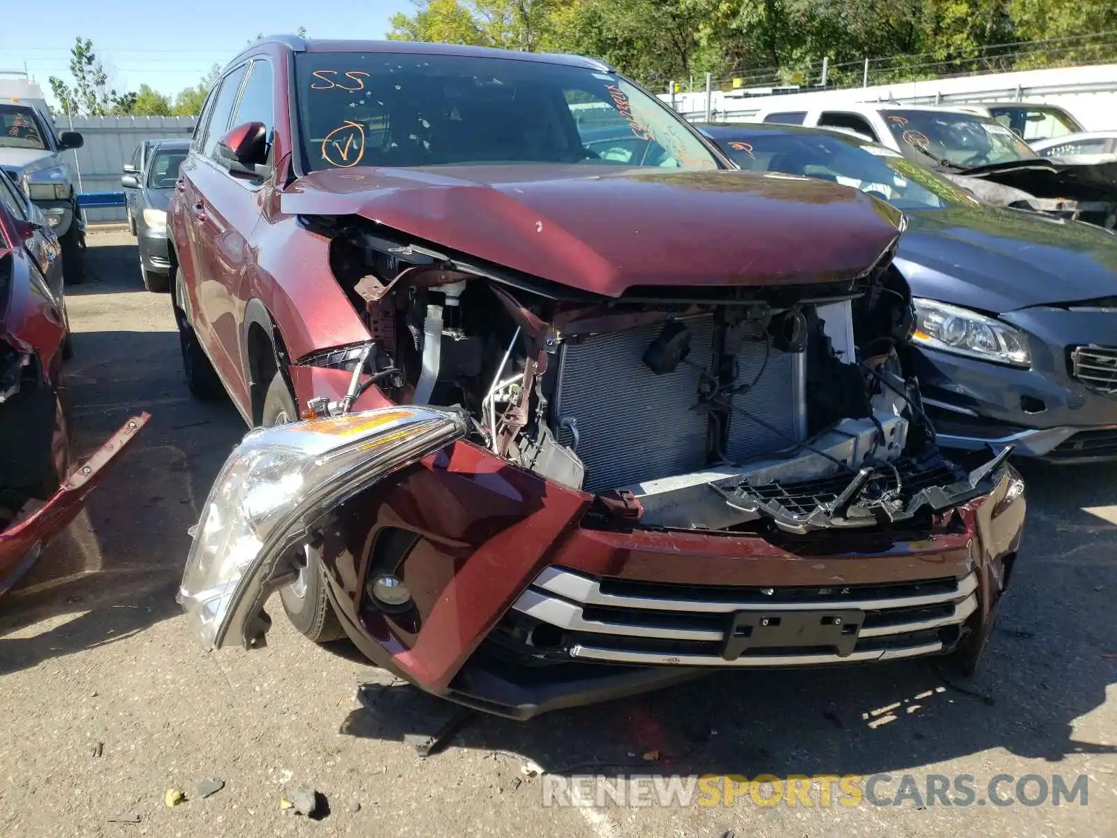 1 Photograph of a damaged car 5TDJZRFH3KS956262 TOYOTA HIGHLANDER 2019