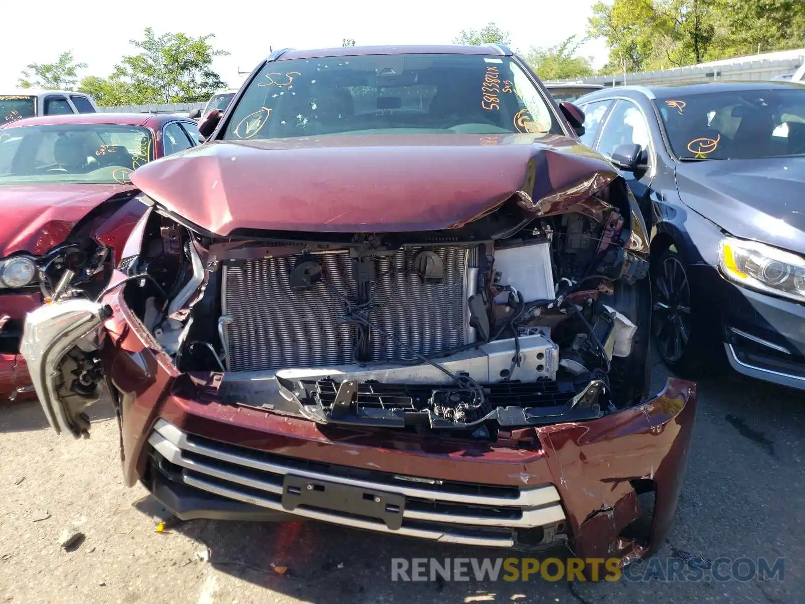 9 Photograph of a damaged car 5TDJZRFH3KS956262 TOYOTA HIGHLANDER 2019