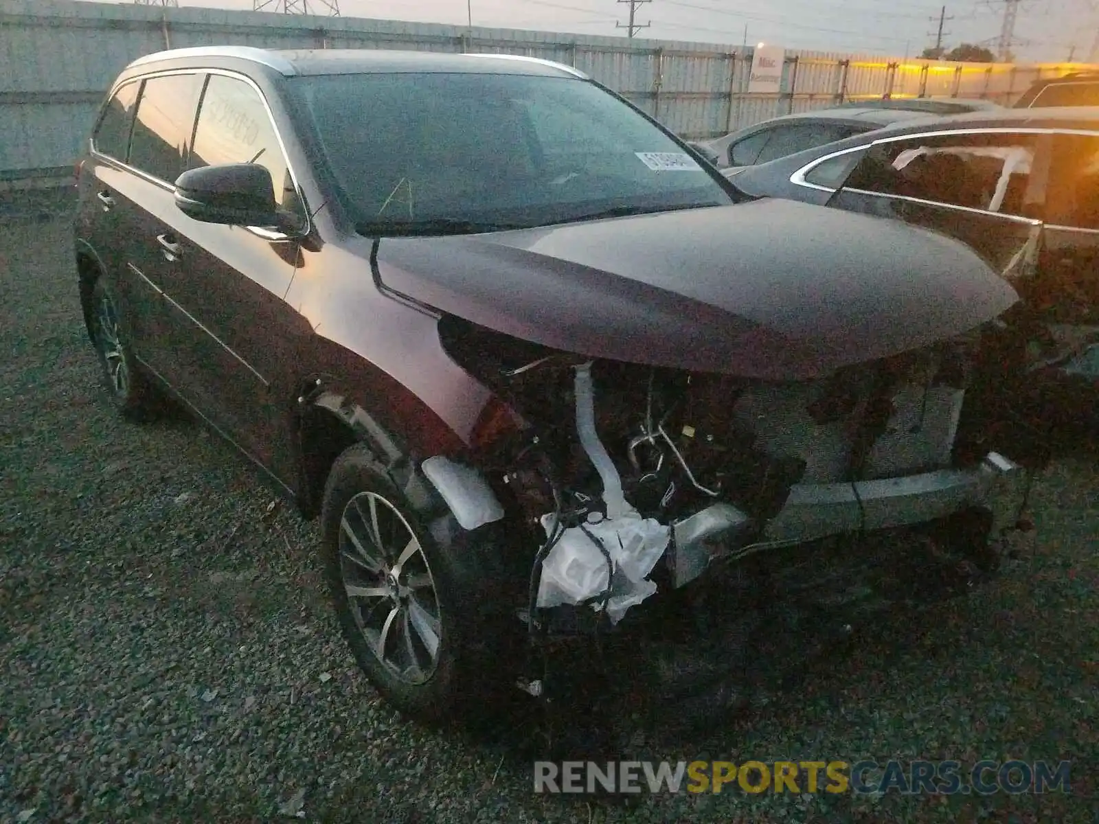 1 Photograph of a damaged car 5TDJZRFH3KS958657 TOYOTA HIGHLANDER 2019