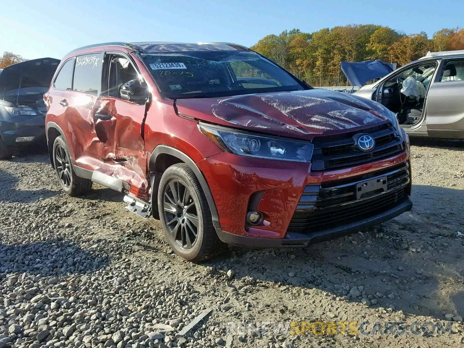 1 Photograph of a damaged car 5TDJZRFH3KS960781 TOYOTA HIGHLANDER 2019