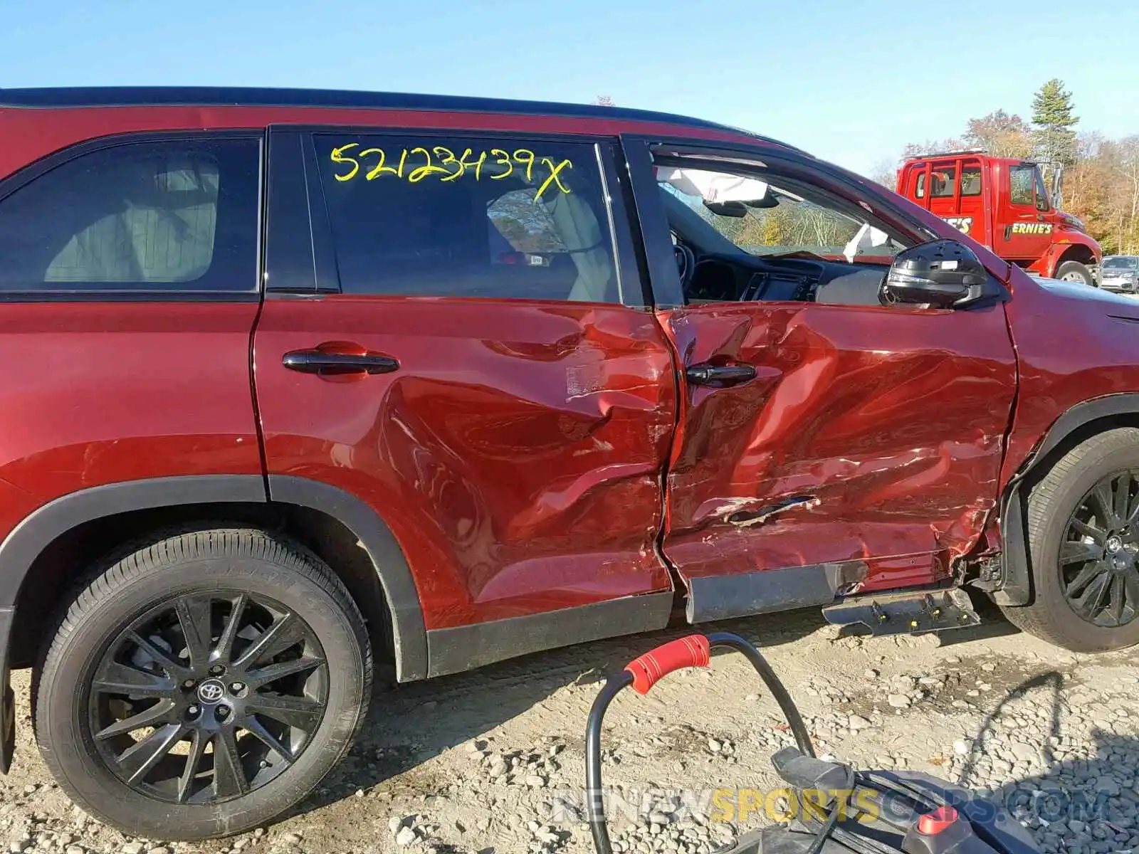 9 Photograph of a damaged car 5TDJZRFH3KS960781 TOYOTA HIGHLANDER 2019