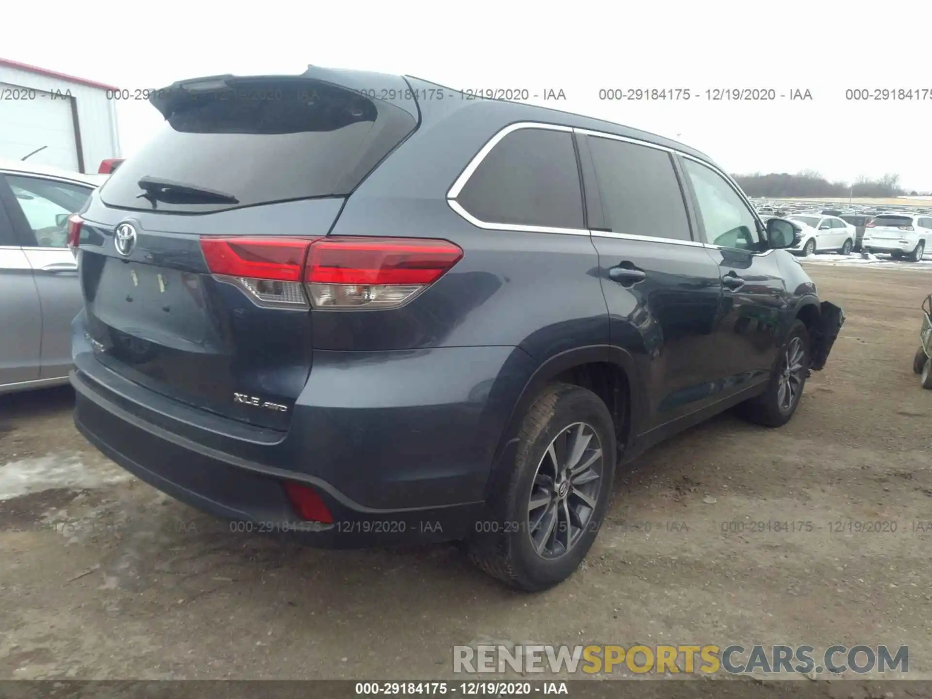 4 Photograph of a damaged car 5TDJZRFH3KS961364 TOYOTA HIGHLANDER 2019