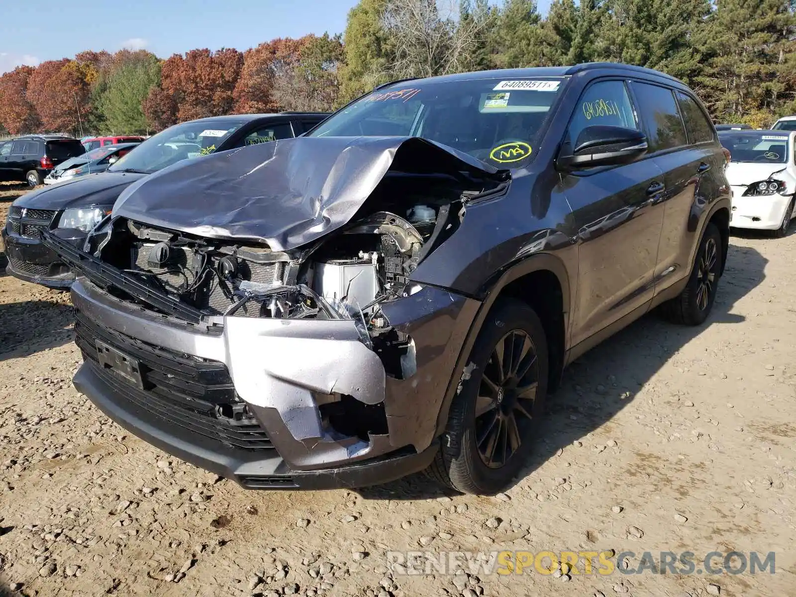 2 Photograph of a damaged car 5TDJZRFH3KS967651 TOYOTA HIGHLANDER 2019