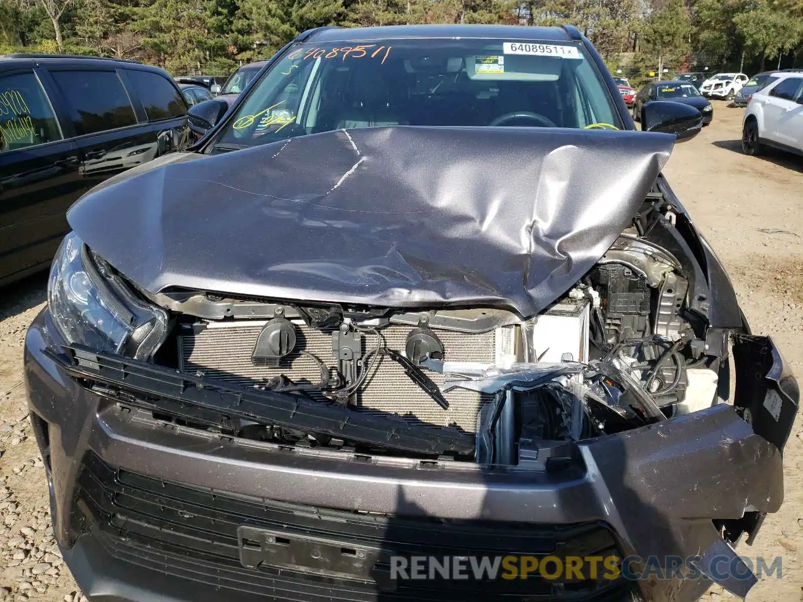 7 Photograph of a damaged car 5TDJZRFH3KS967651 TOYOTA HIGHLANDER 2019