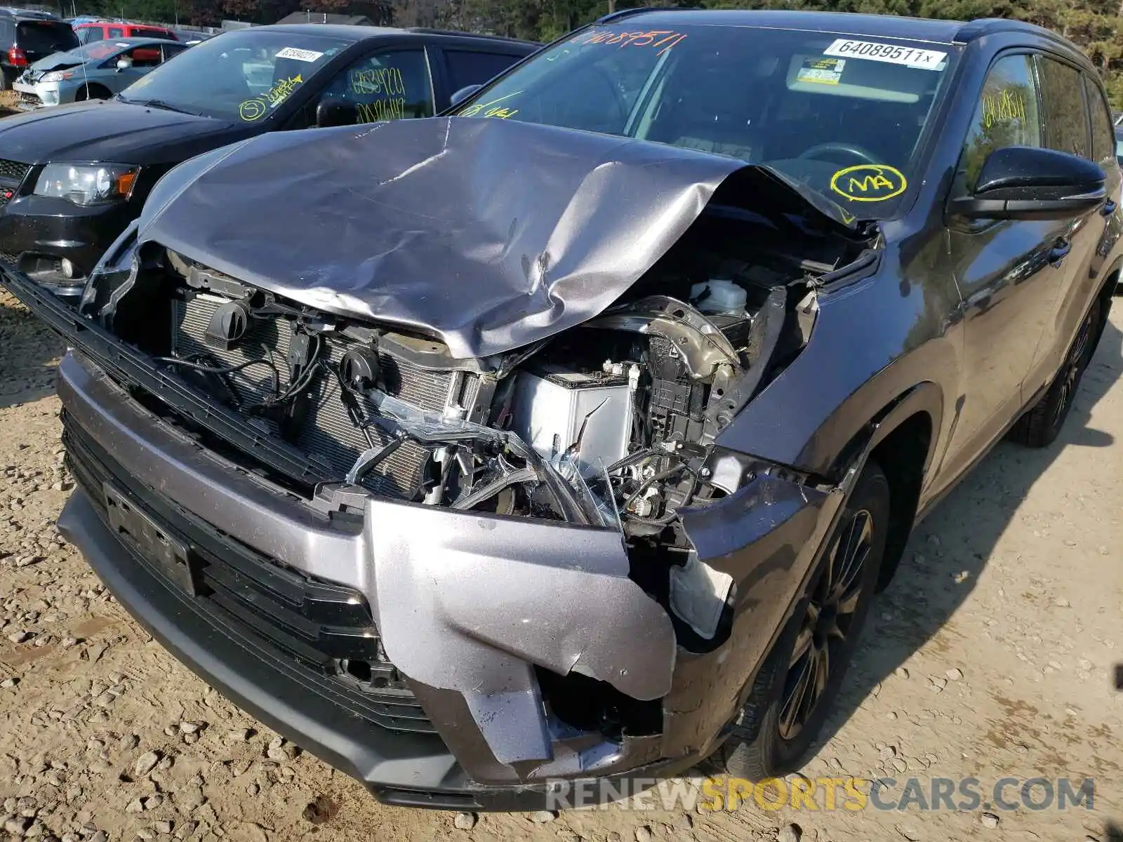 9 Photograph of a damaged car 5TDJZRFH3KS967651 TOYOTA HIGHLANDER 2019