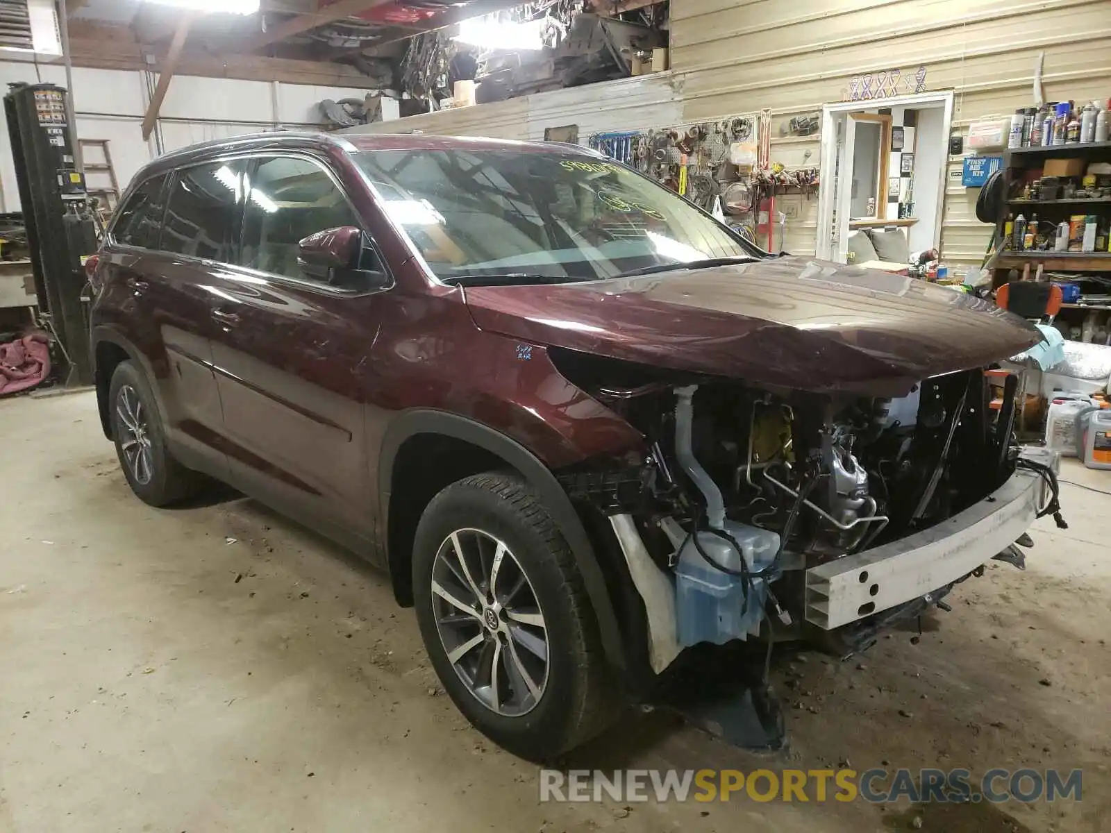 1 Photograph of a damaged car 5TDJZRFH3KS969707 TOYOTA HIGHLANDER 2019