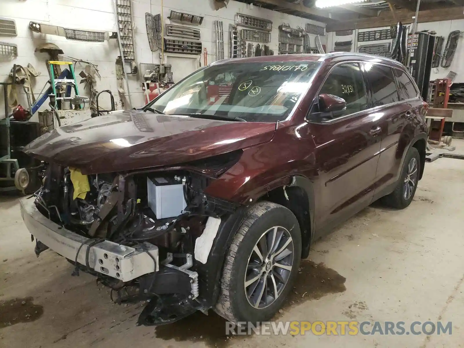 2 Photograph of a damaged car 5TDJZRFH3KS969707 TOYOTA HIGHLANDER 2019