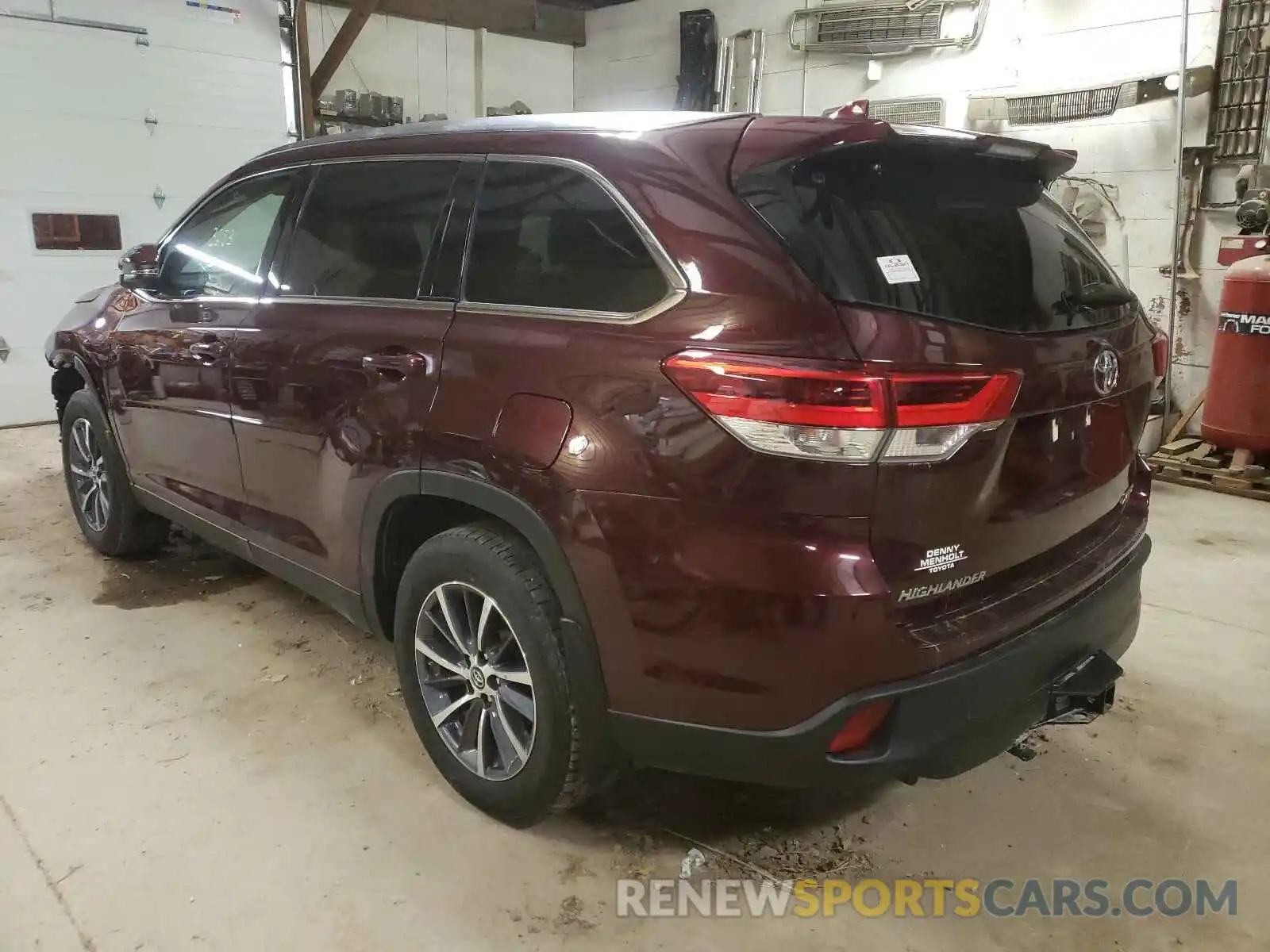 3 Photograph of a damaged car 5TDJZRFH3KS969707 TOYOTA HIGHLANDER 2019