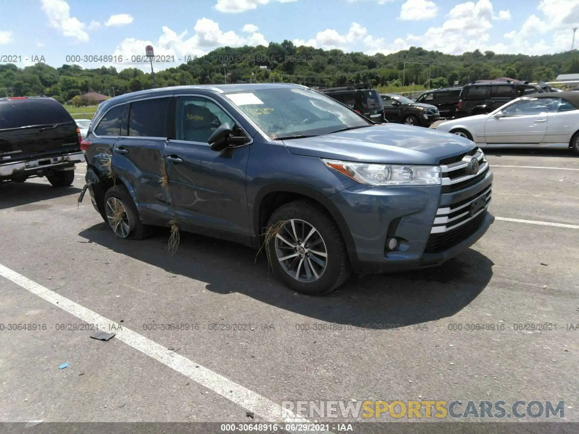 1 Photograph of a damaged car 5TDJZRFH3KS971408 TOYOTA HIGHLANDER 2019