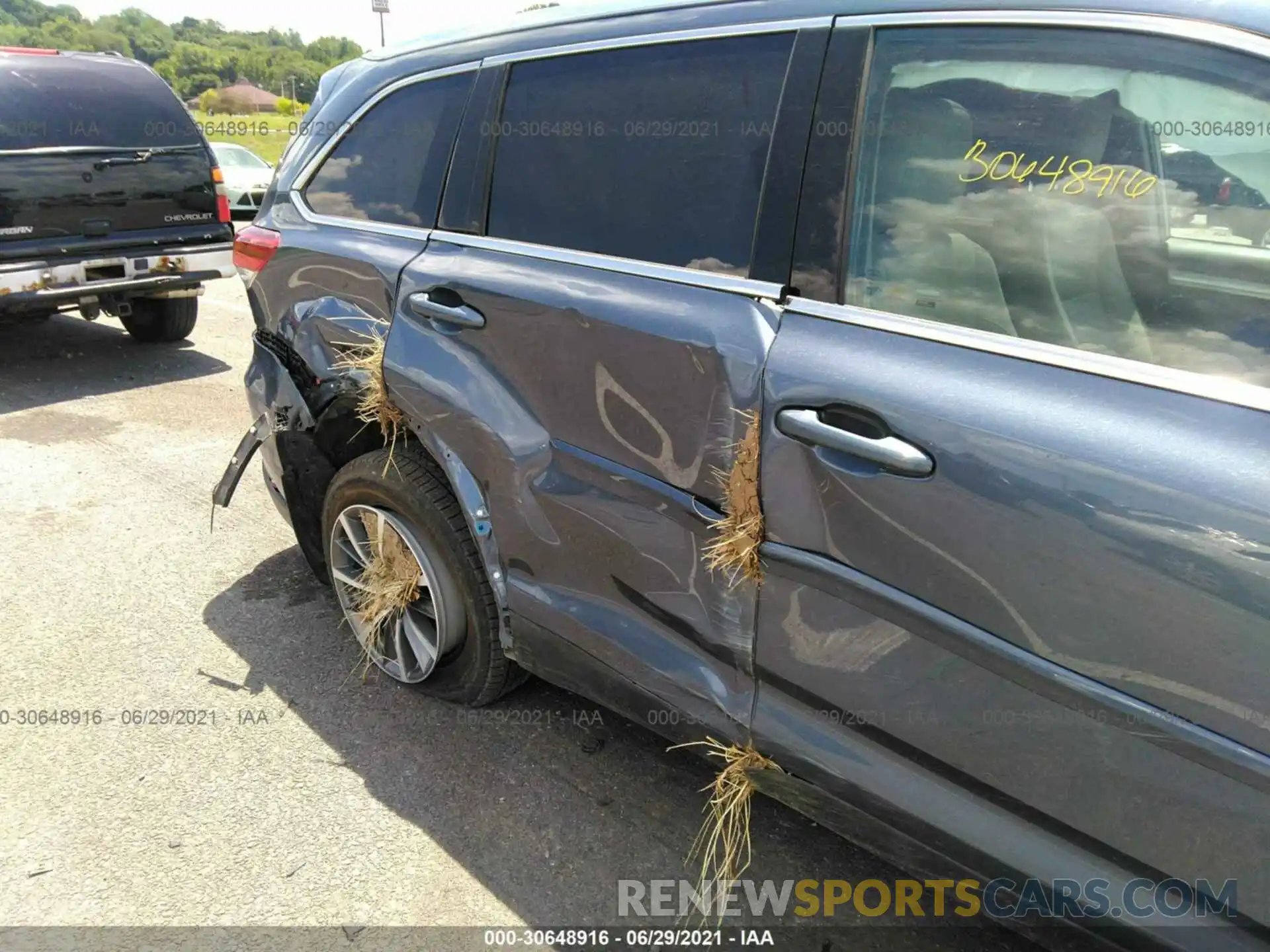 6 Photograph of a damaged car 5TDJZRFH3KS971408 TOYOTA HIGHLANDER 2019