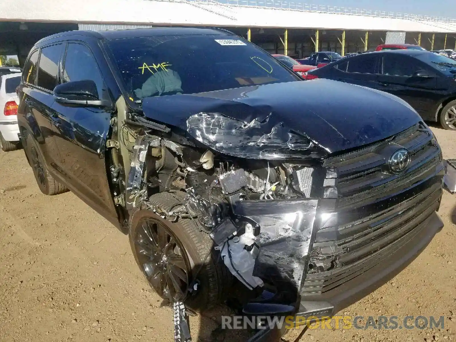 1 Photograph of a damaged car 5TDJZRFH3KS972445 TOYOTA HIGHLANDER 2019