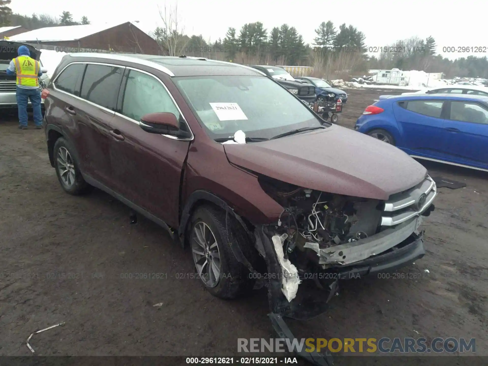 1 Photograph of a damaged car 5TDJZRFH3KS977158 TOYOTA HIGHLANDER 2019