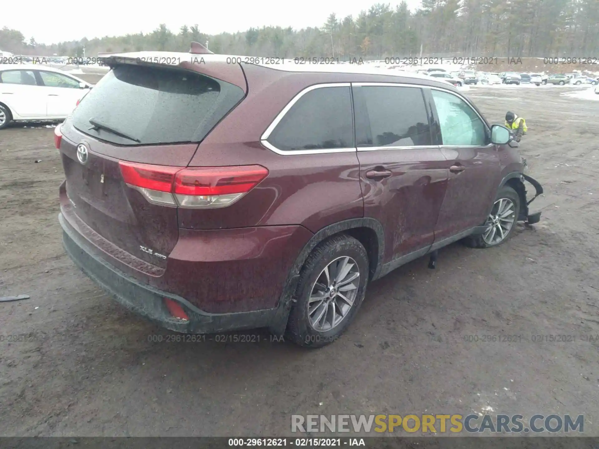 4 Photograph of a damaged car 5TDJZRFH3KS977158 TOYOTA HIGHLANDER 2019