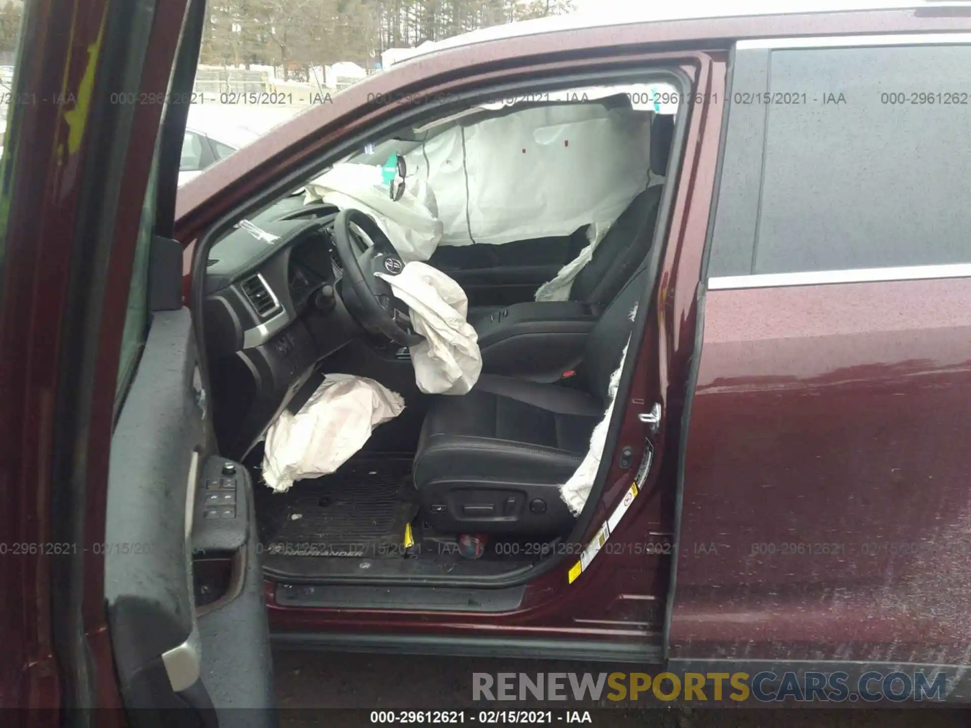 5 Photograph of a damaged car 5TDJZRFH3KS977158 TOYOTA HIGHLANDER 2019