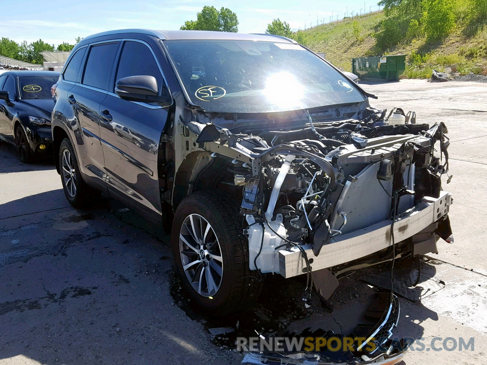 1 Photograph of a damaged car 5TDJZRFH3KS987057 TOYOTA HIGHLANDER 2019