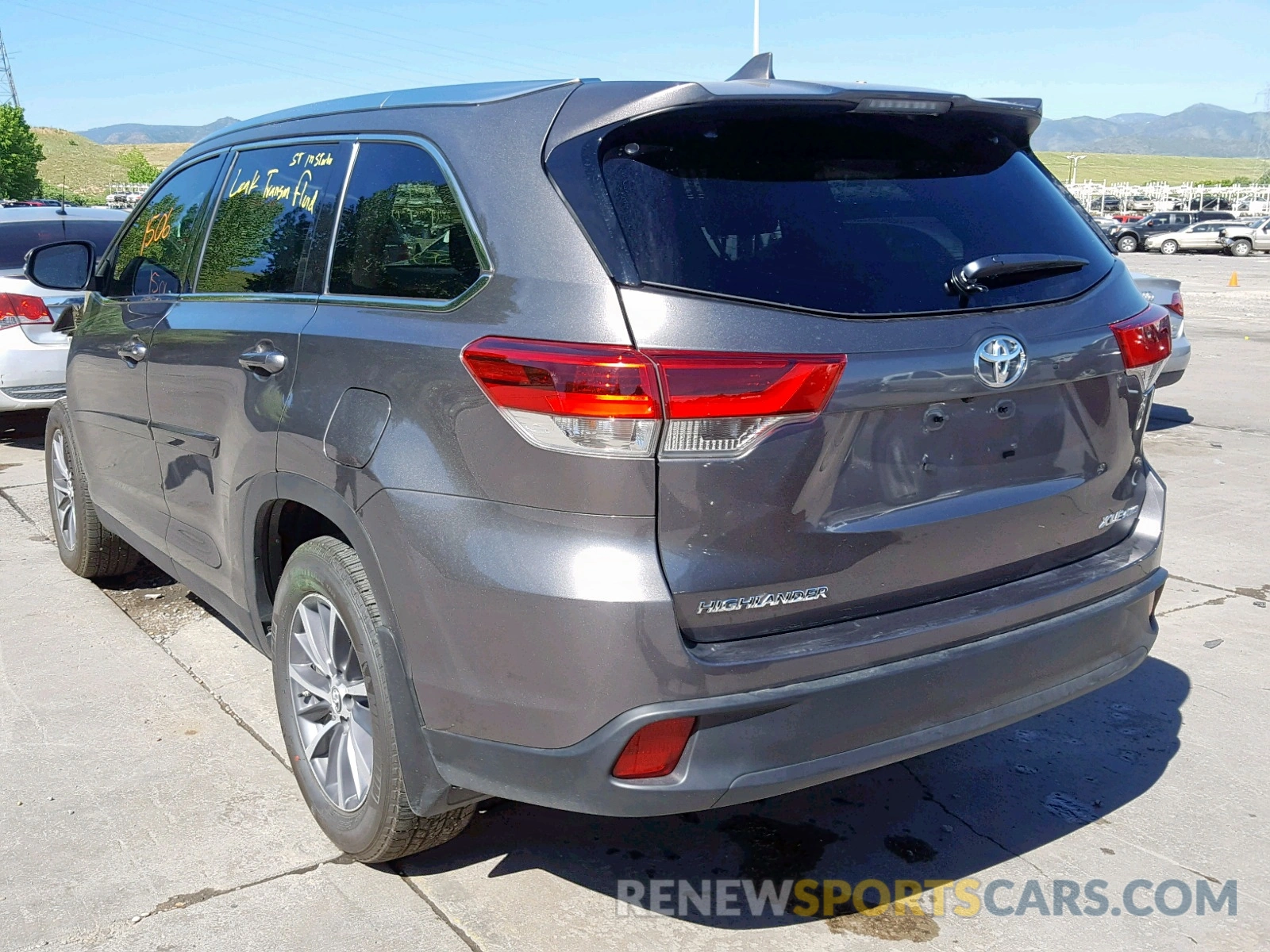 3 Photograph of a damaged car 5TDJZRFH3KS987057 TOYOTA HIGHLANDER 2019