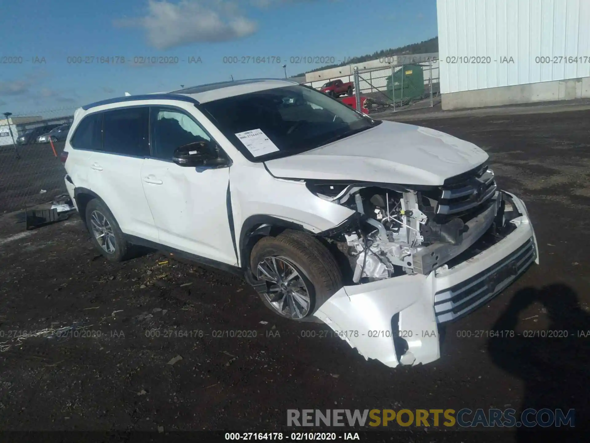 1 Photograph of a damaged car 5TDJZRFH3KS988838 TOYOTA HIGHLANDER 2019