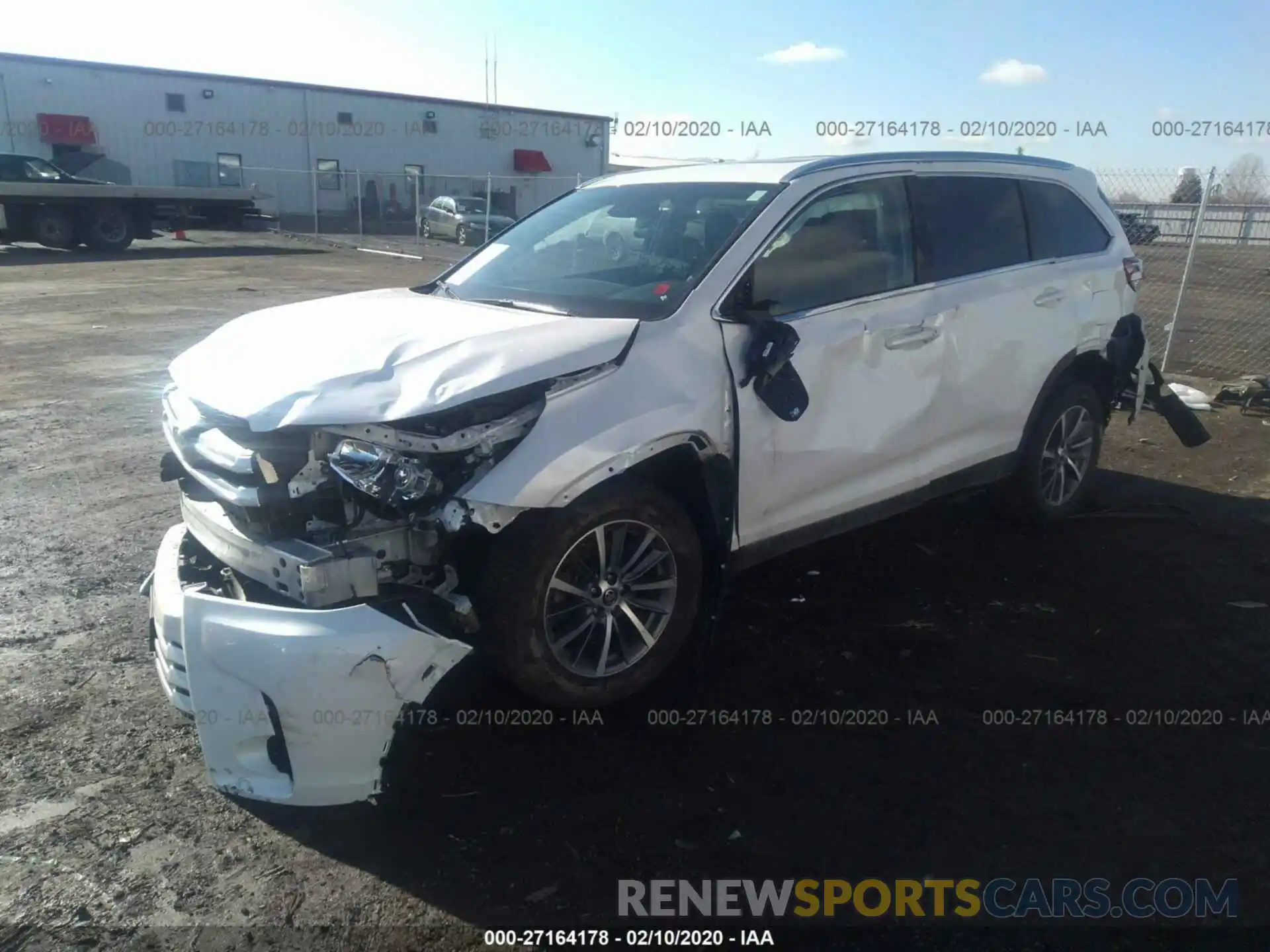 2 Photograph of a damaged car 5TDJZRFH3KS988838 TOYOTA HIGHLANDER 2019