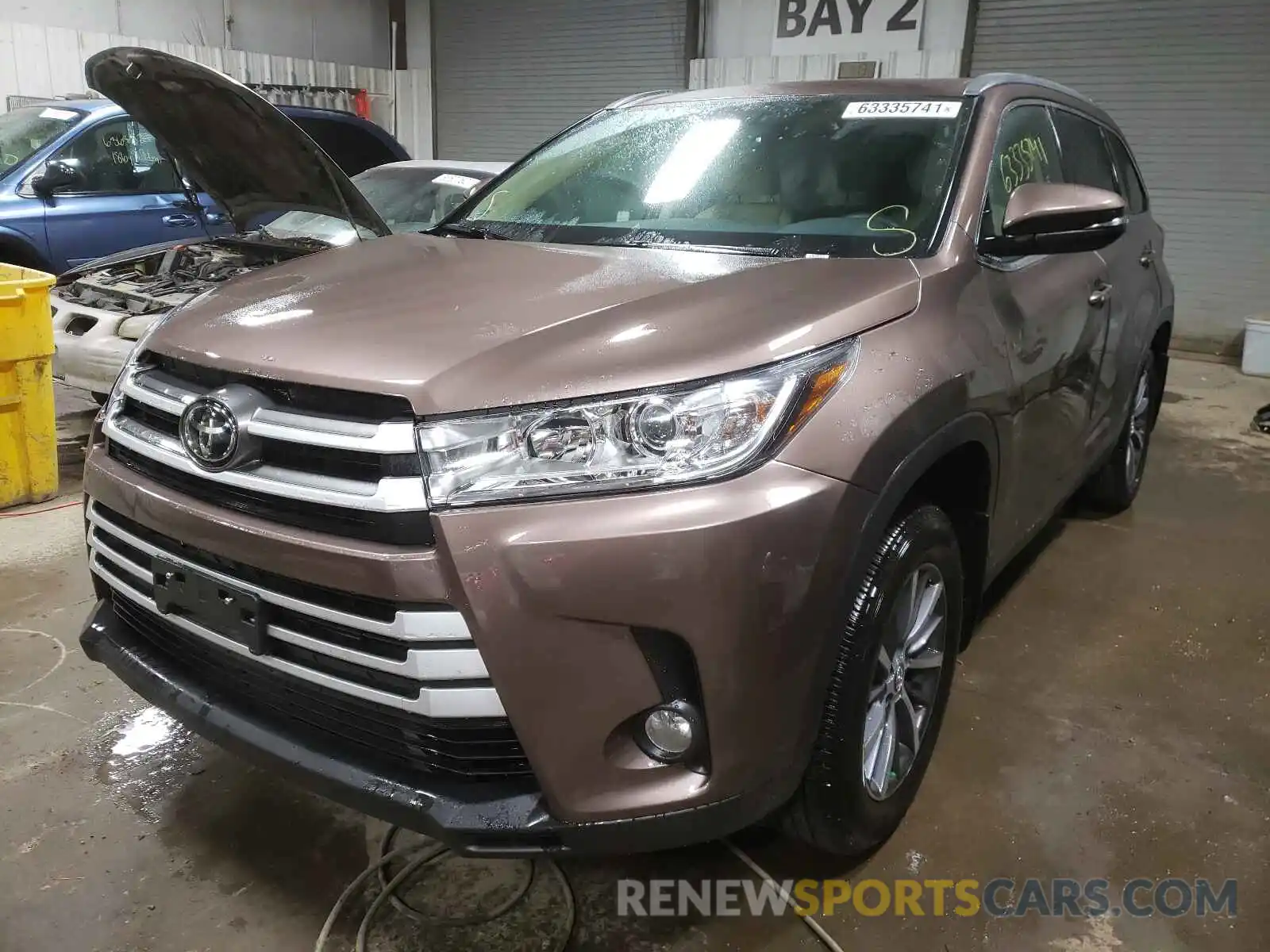 2 Photograph of a damaged car 5TDJZRFH3KS989522 TOYOTA HIGHLANDER 2019