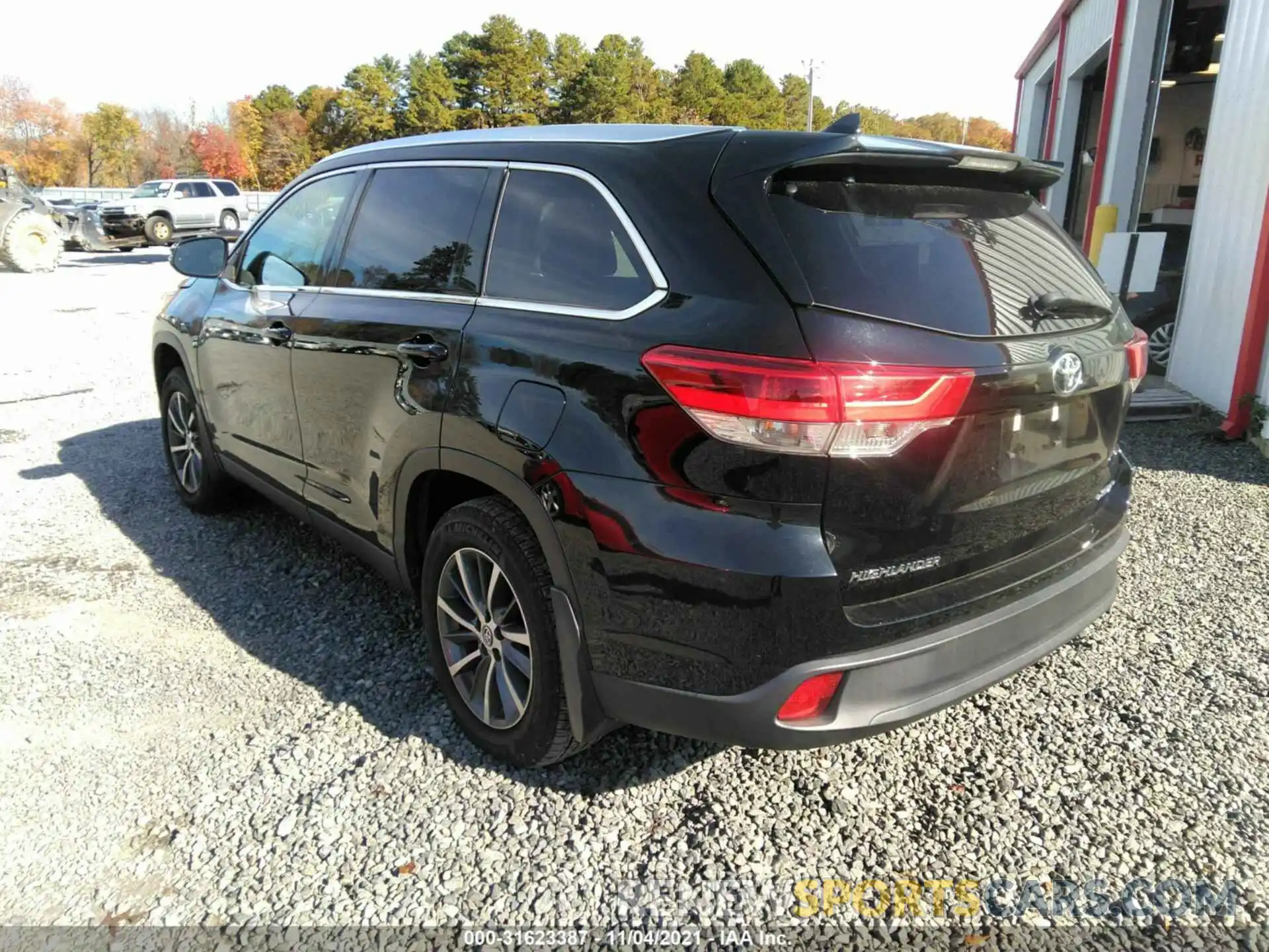 3 Фотография поврежденного автомобиля 5TDJZRFH4KS563824 TOYOTA HIGHLANDER 2019