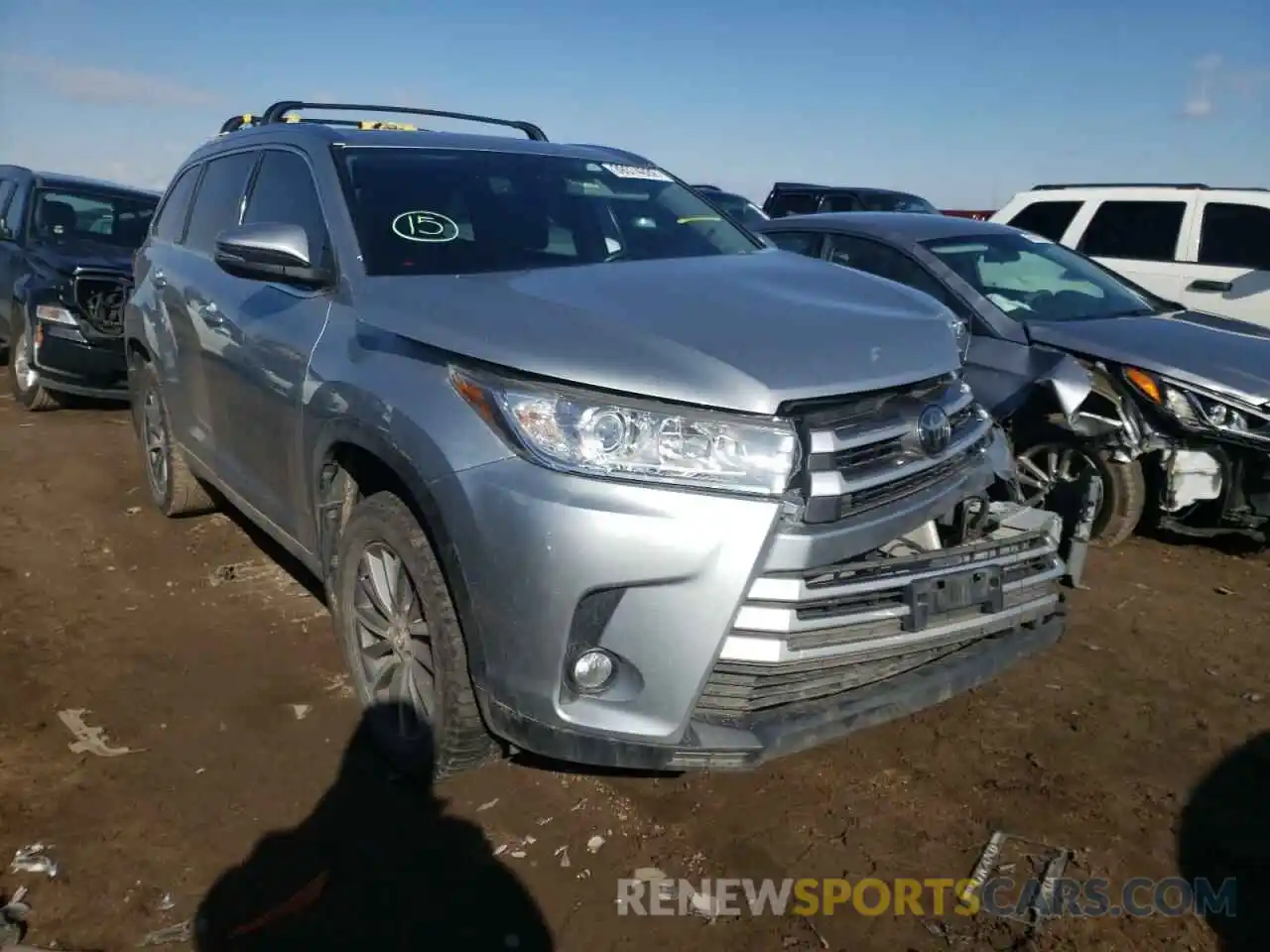 1 Photograph of a damaged car 5TDJZRFH4KS564696 TOYOTA HIGHLANDER 2019