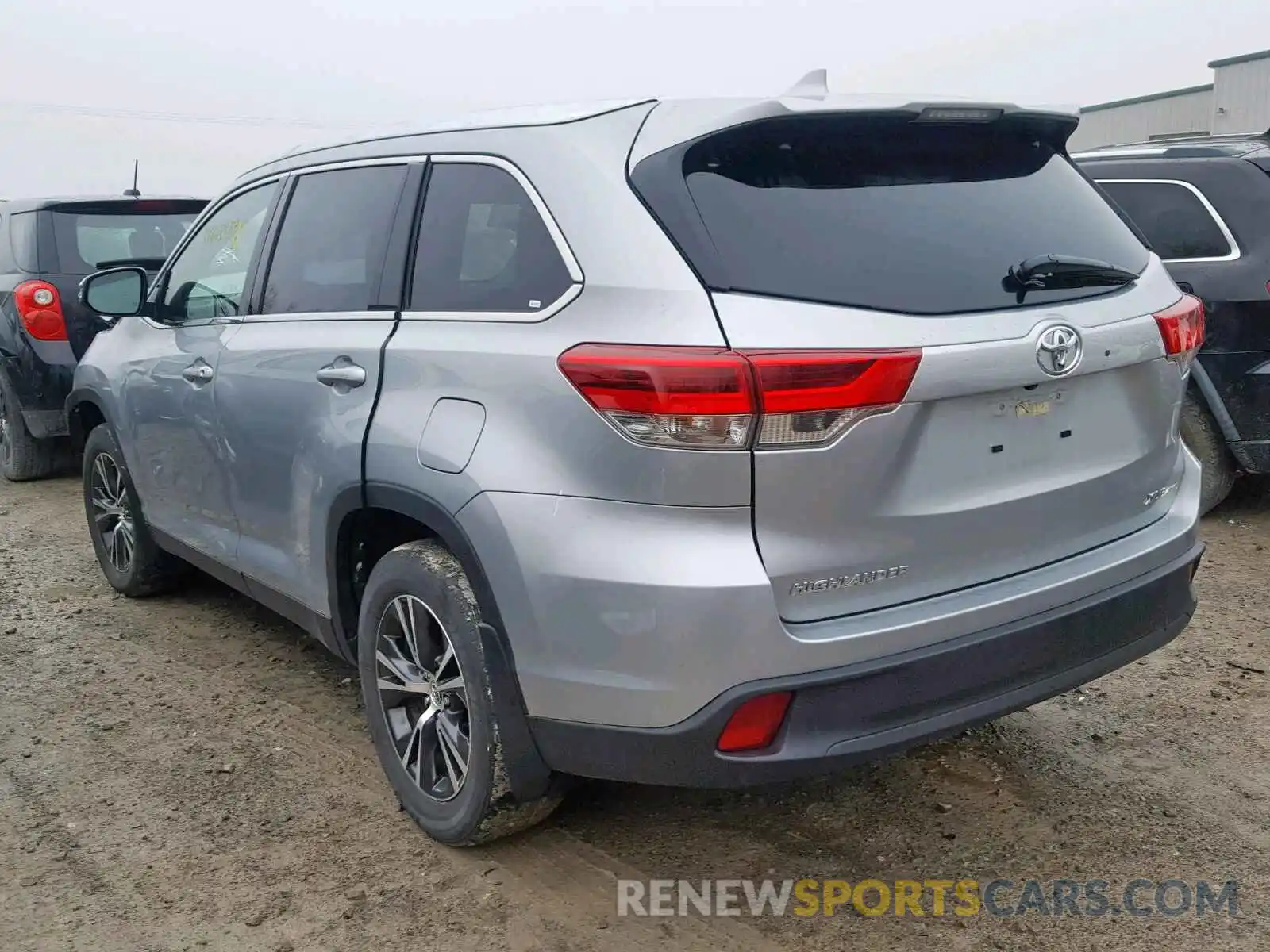 3 Photograph of a damaged car 5TDJZRFH4KS565010 TOYOTA HIGHLANDER 2019