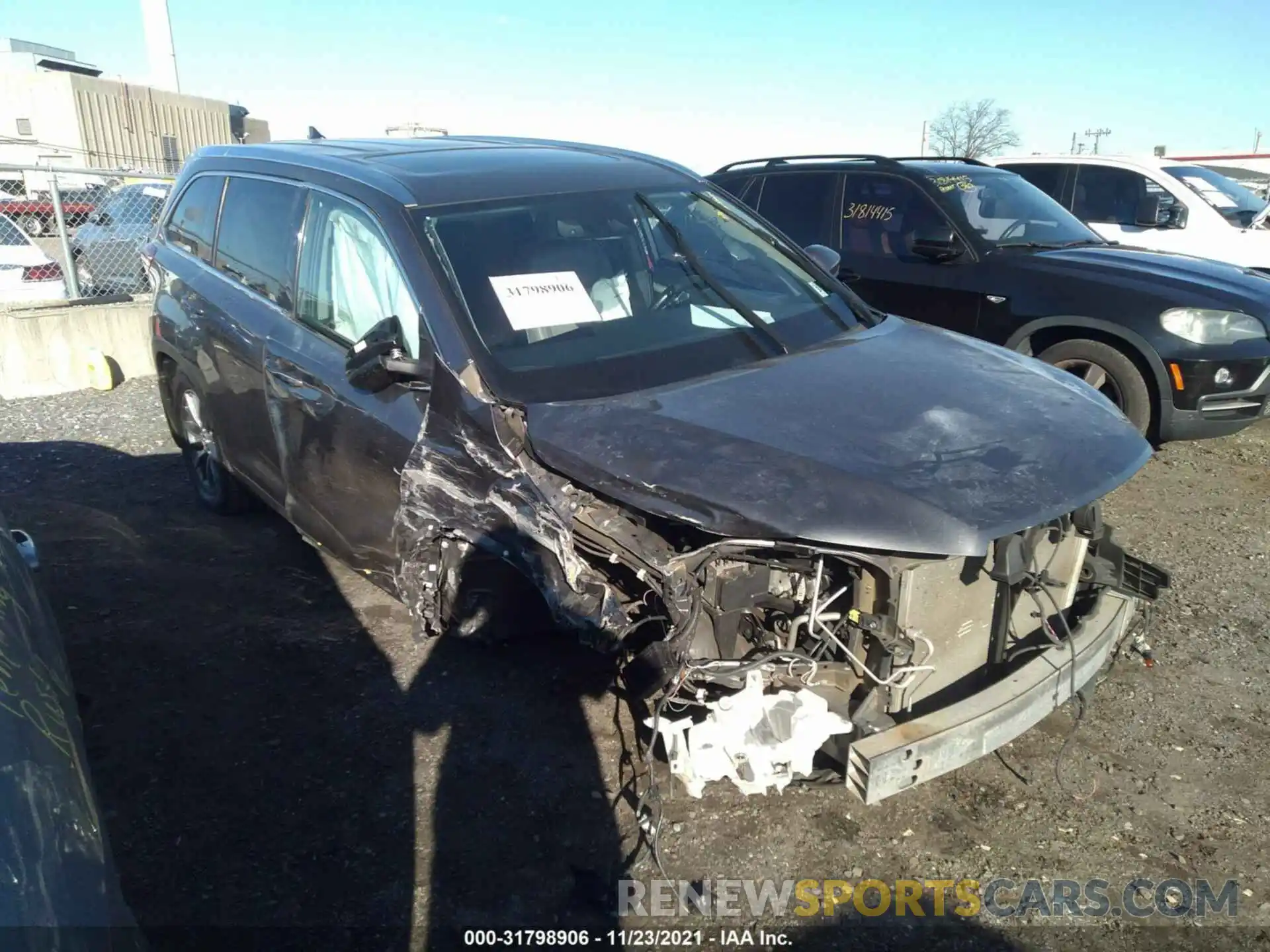 1 Photograph of a damaged car 5TDJZRFH4KS565136 TOYOTA HIGHLANDER 2019