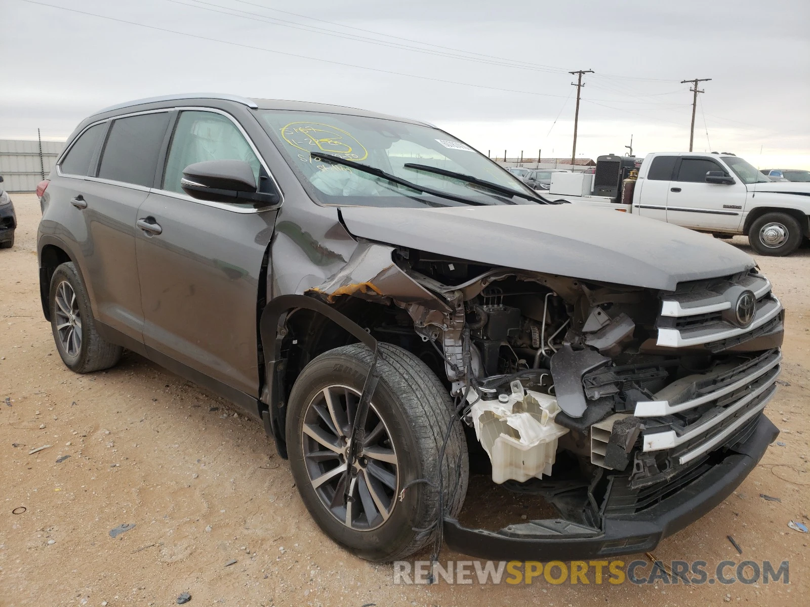 1 Photograph of a damaged car 5TDJZRFH4KS565167 TOYOTA HIGHLANDER 2019